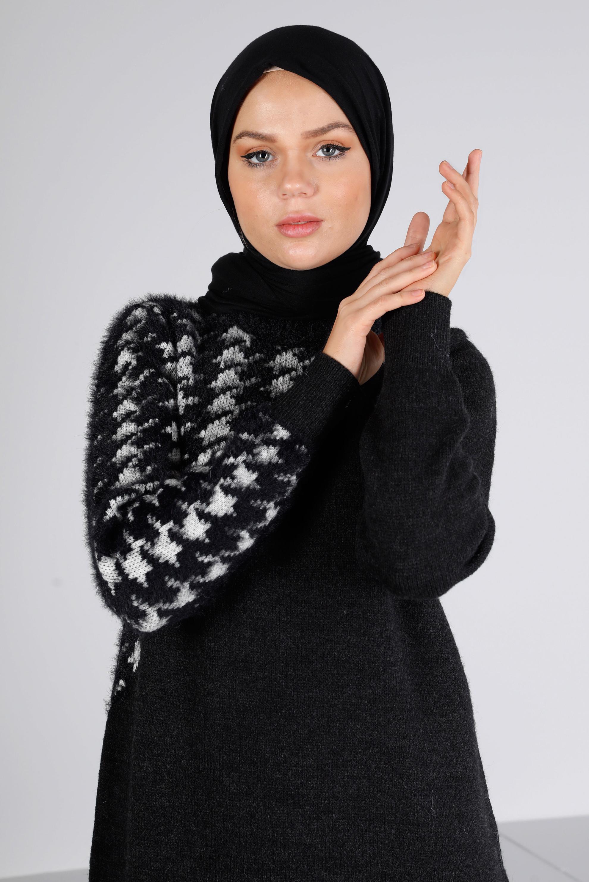 Tesettür giyim SİYAH KAZAYAĞI DESEN DETAYLI TRİKO TUNİK 43244 