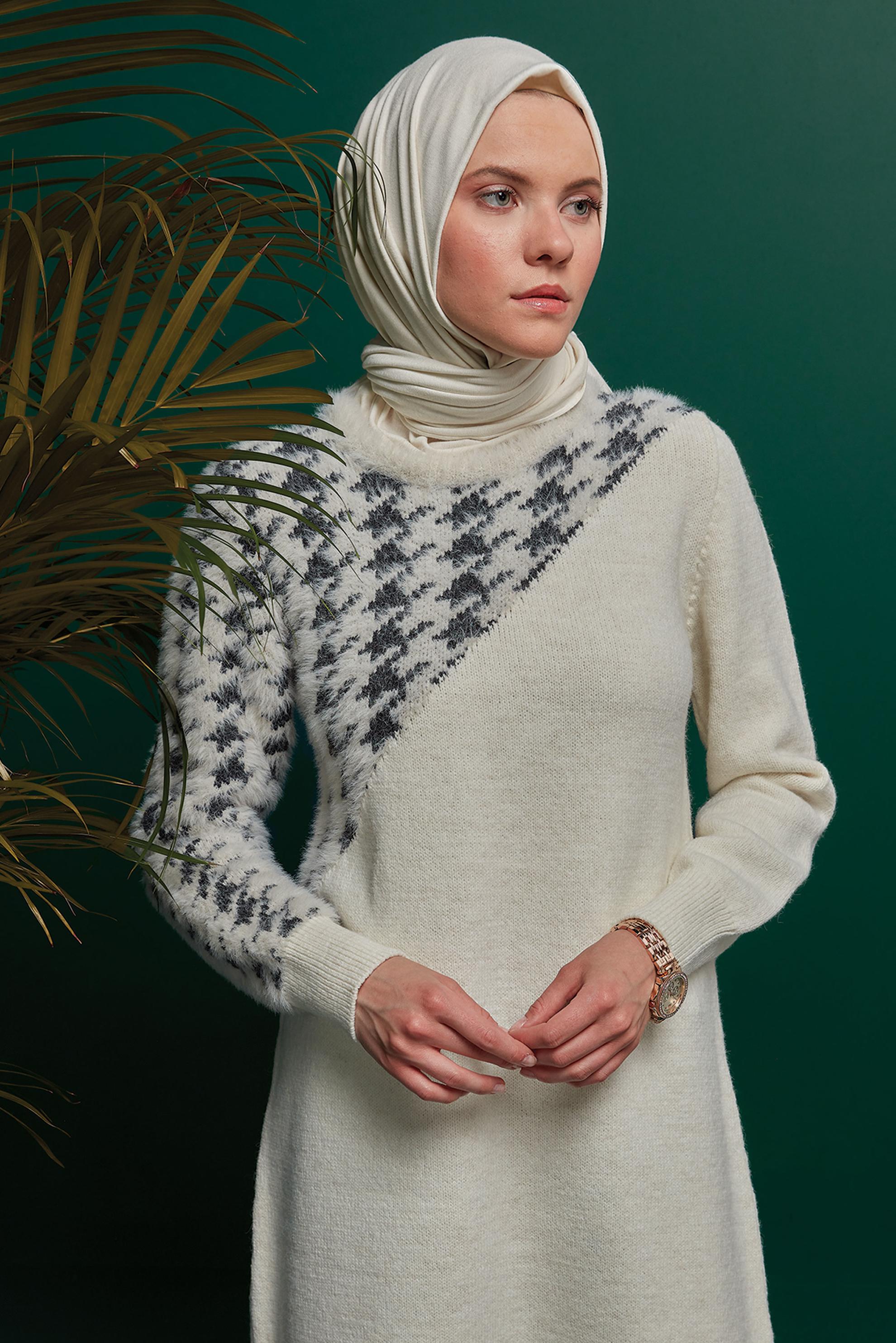 Tesettür giyim BEJ KAZAYAĞI DESEN DETAYLI TRİKO TUNİK 43244 