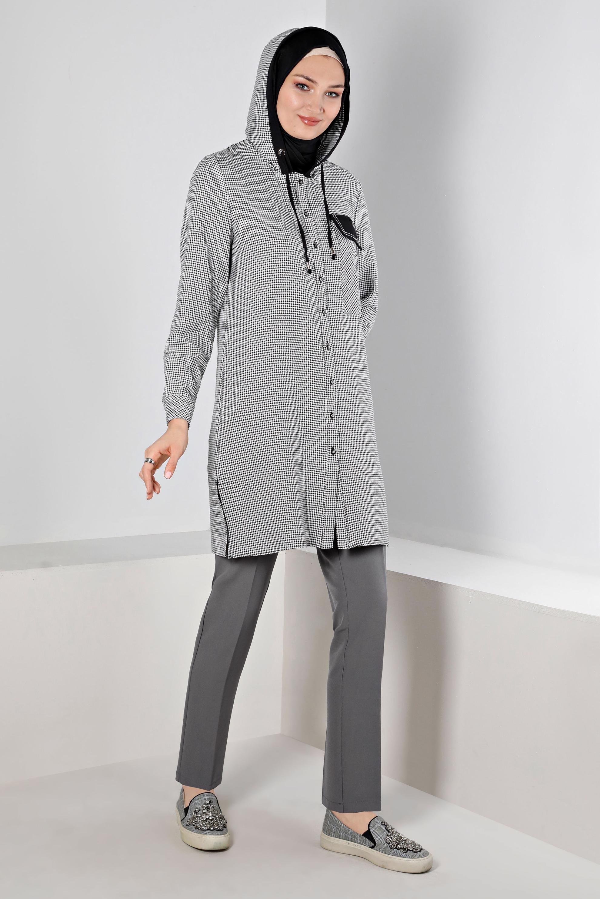 Tesettür giyim SİYAH KAPÜŞONLU KAZAYAĞI DESENLİ TUNİK 43277