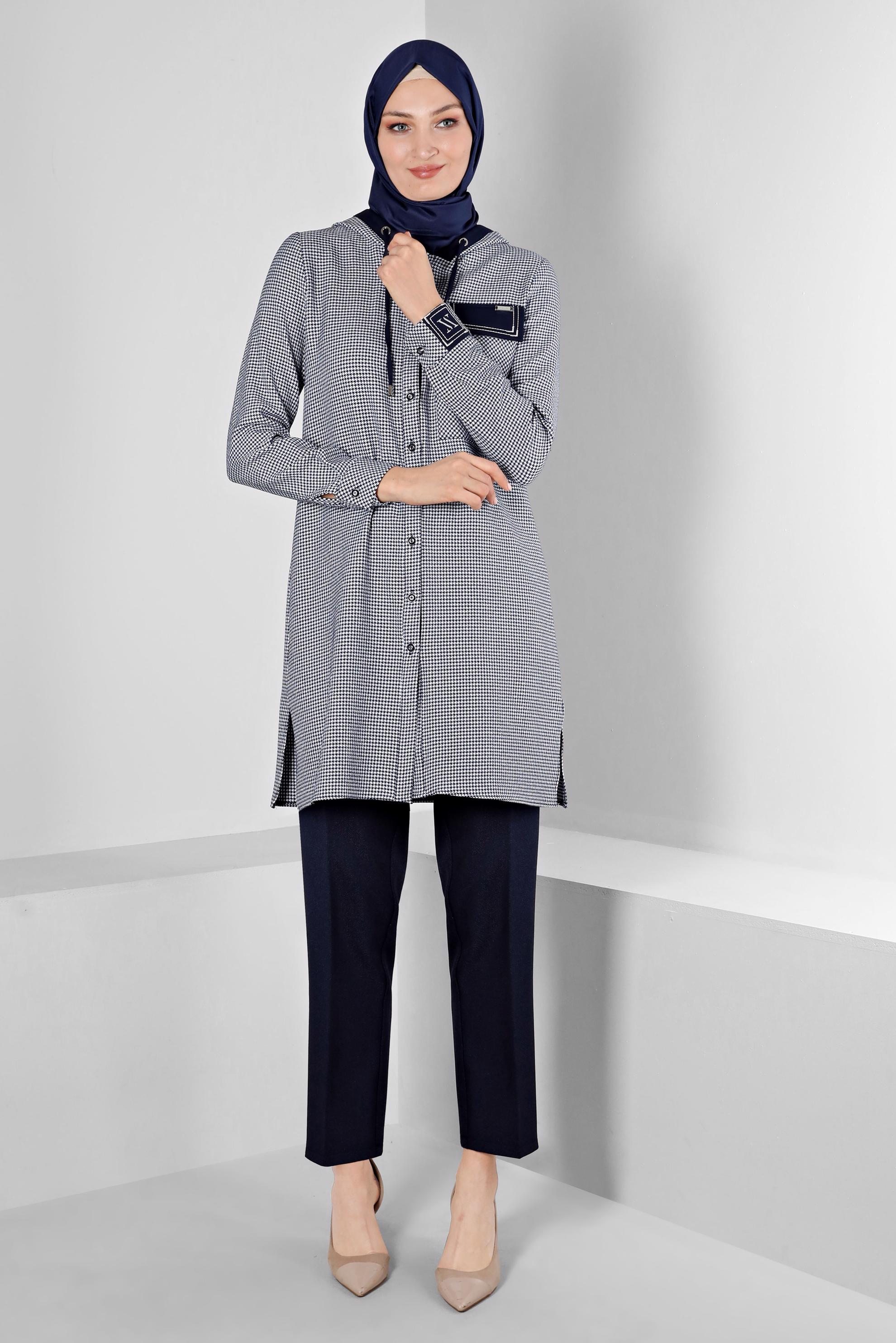 Tesettür giyim LACİVERT KAPÜŞONLU KAZAYAĞI DESENLİ TUNİK 43277