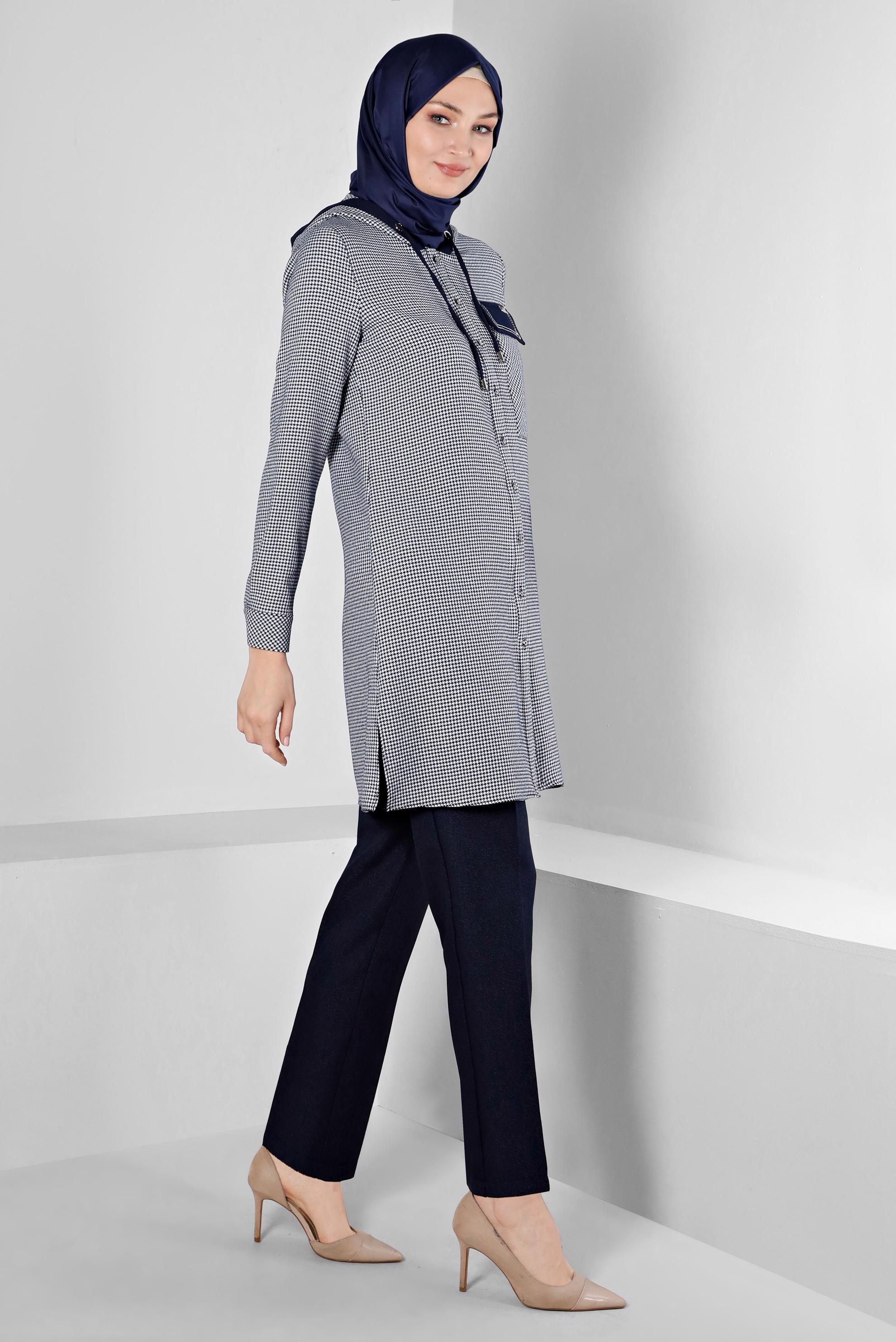 Tesettür giyim LACİVERT KAPÜŞONLU KAZAYAĞI DESENLİ TUNİK 43277