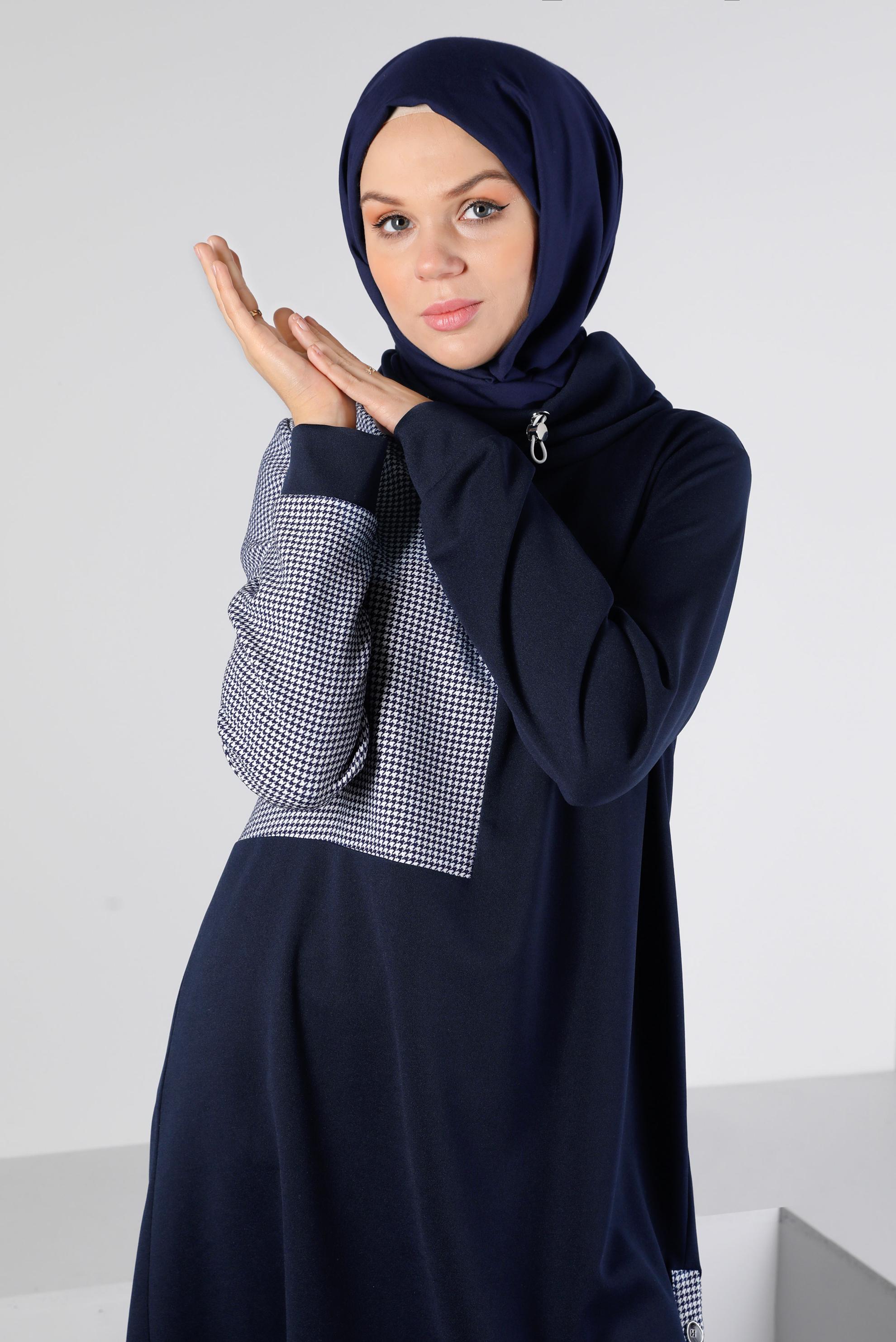 Tesettür giyim LACİVERT KAZAYAĞI DETAYLI YANLARI DÜĞMELİ TUNİK 43280