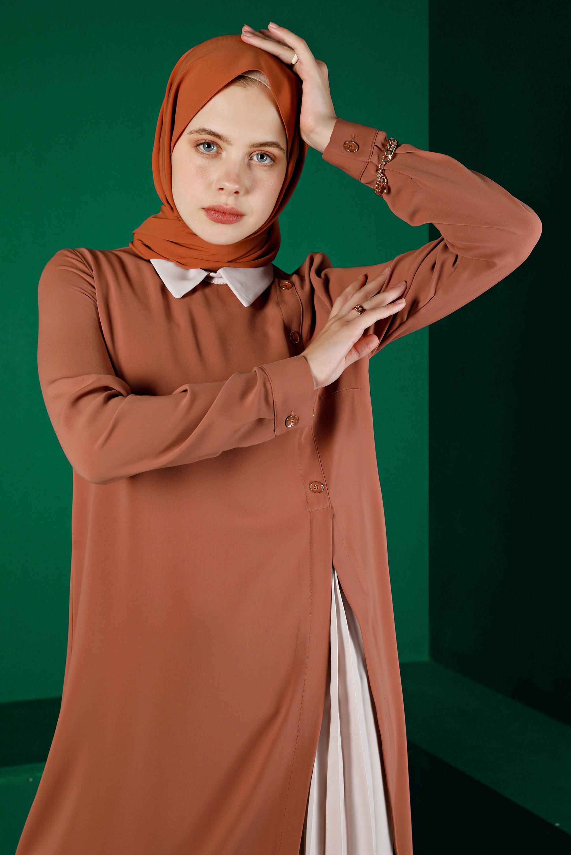 Tesettür giyim KAHVE PİLİSE DETAYLI DÜĞMELİ TUNİK 43284