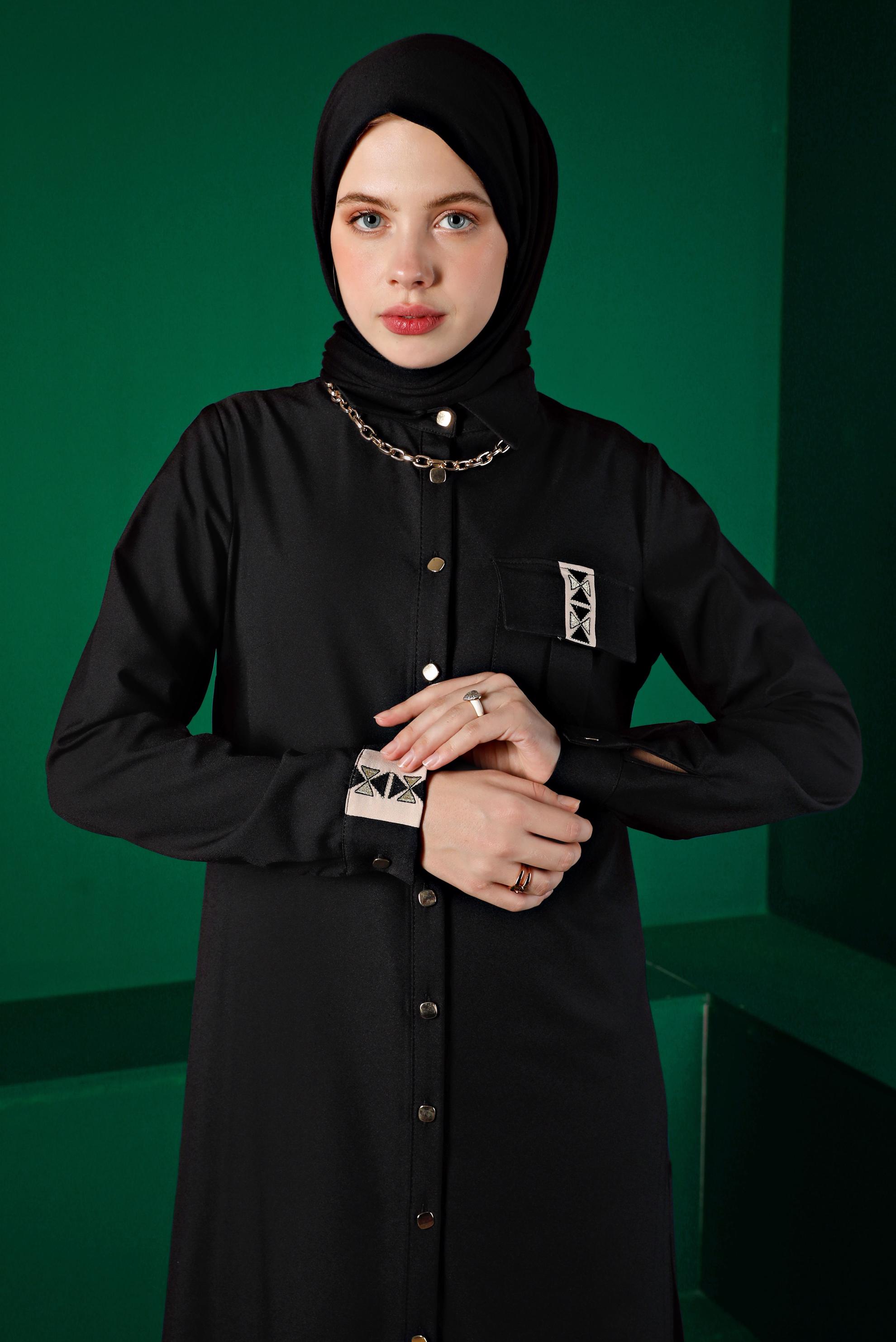 Tesettür giyim SİYAH NAKIŞ DETAYLI DÜĞMELİ TUNİK 43286 