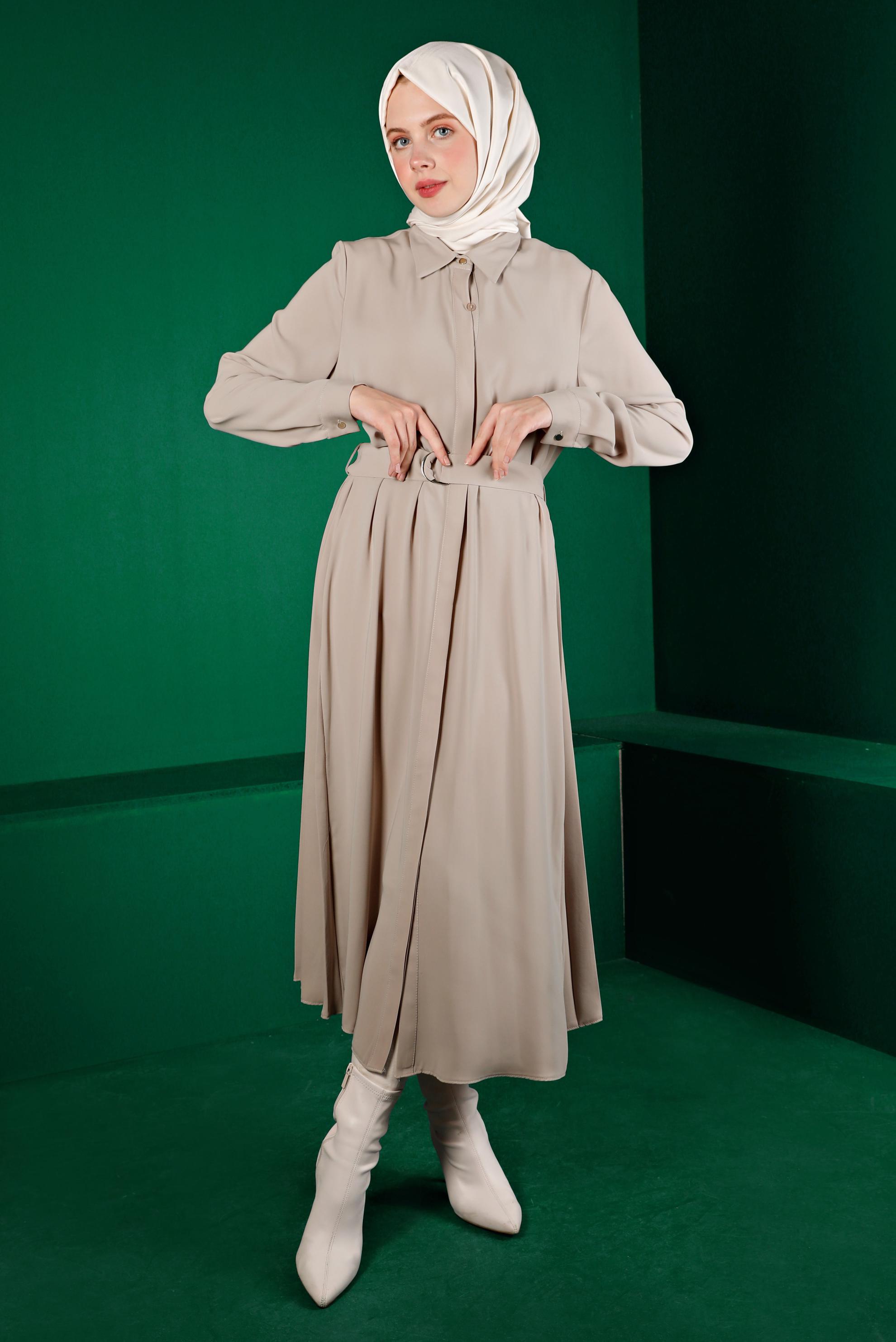 Tesettür giyim BEJ PİLİSE DETAYLI KEMERLİ TUNİK 43287