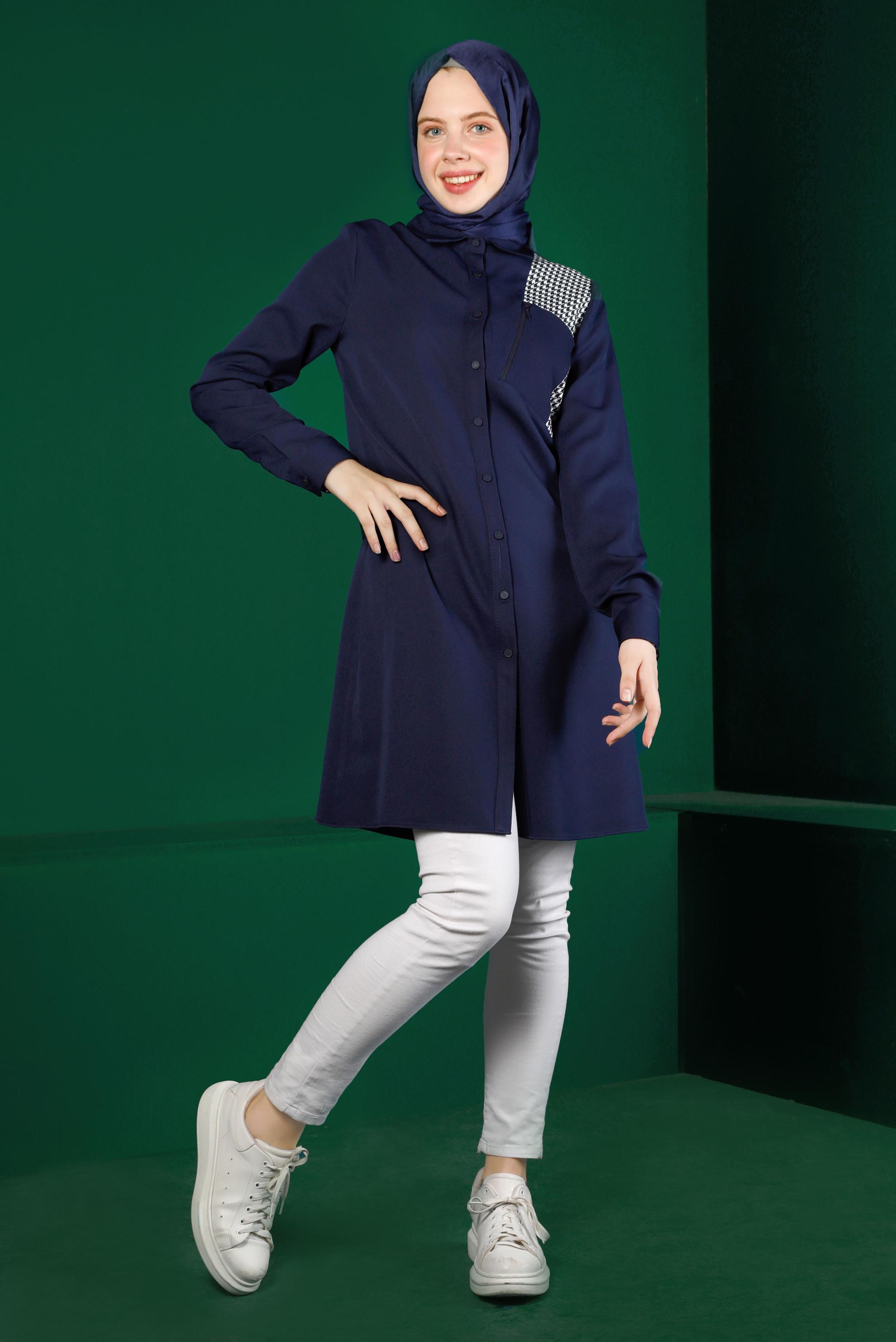 Tesettür giyim LACİVERT KAZAYAĞI DESEN DETAYLI DÜĞMELİ TUNİK 43288 