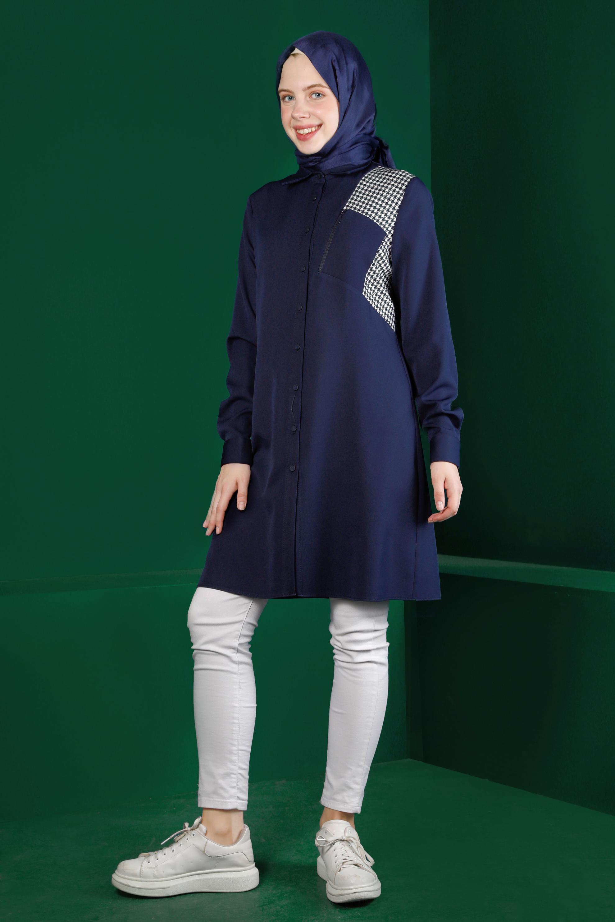 Tesettür giyim LACİVERT KAZAYAĞI DESEN DETAYLI DÜĞMELİ TUNİK 43288 