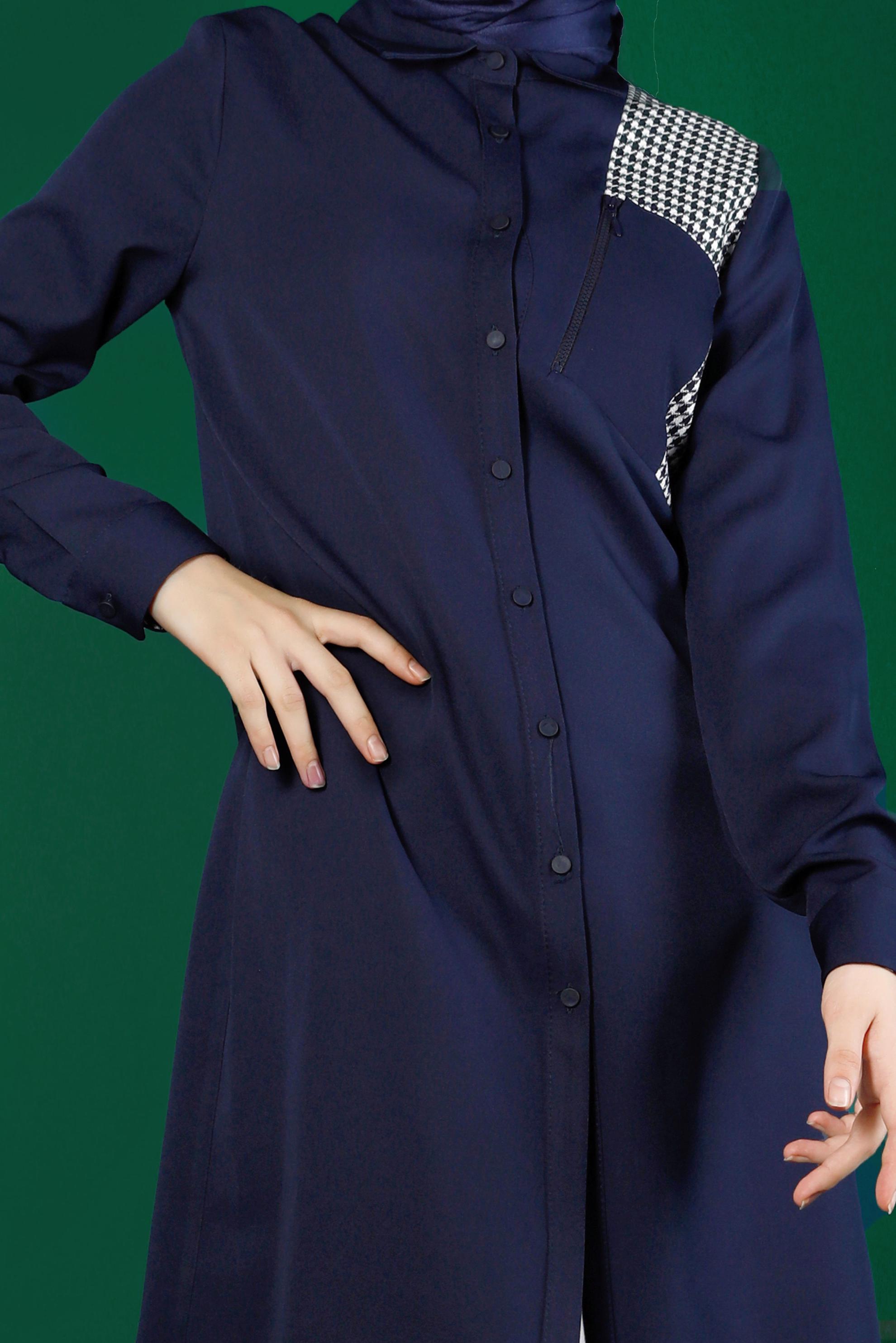 Tesettür giyim LACİVERT KAZAYAĞI DESEN DETAYLI DÜĞMELİ TUNİK 43288 