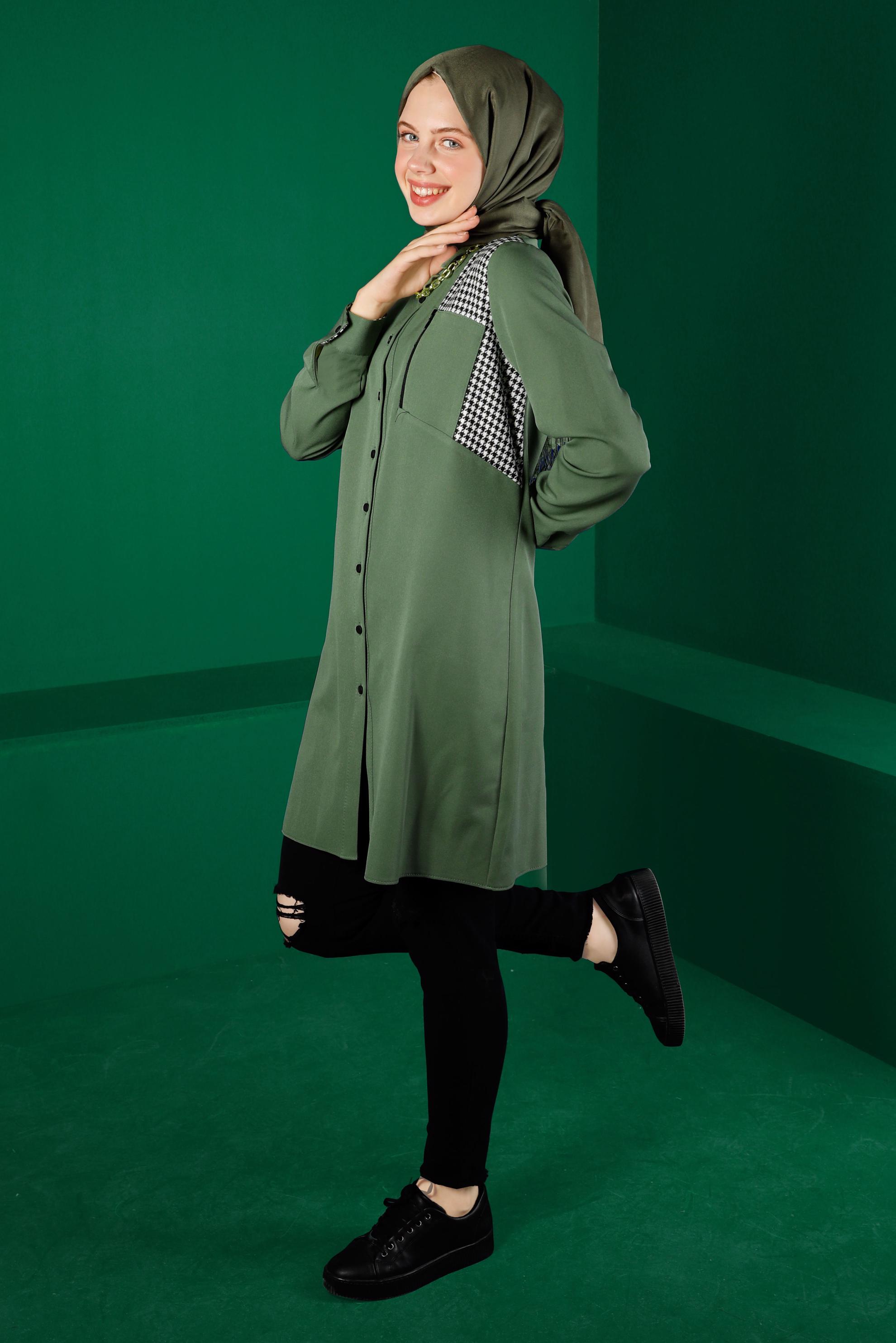 Tesettür giyim YEŞİL KAZAYAĞI DESEN DETAYLI DÜĞMELİ TUNİK 43288 