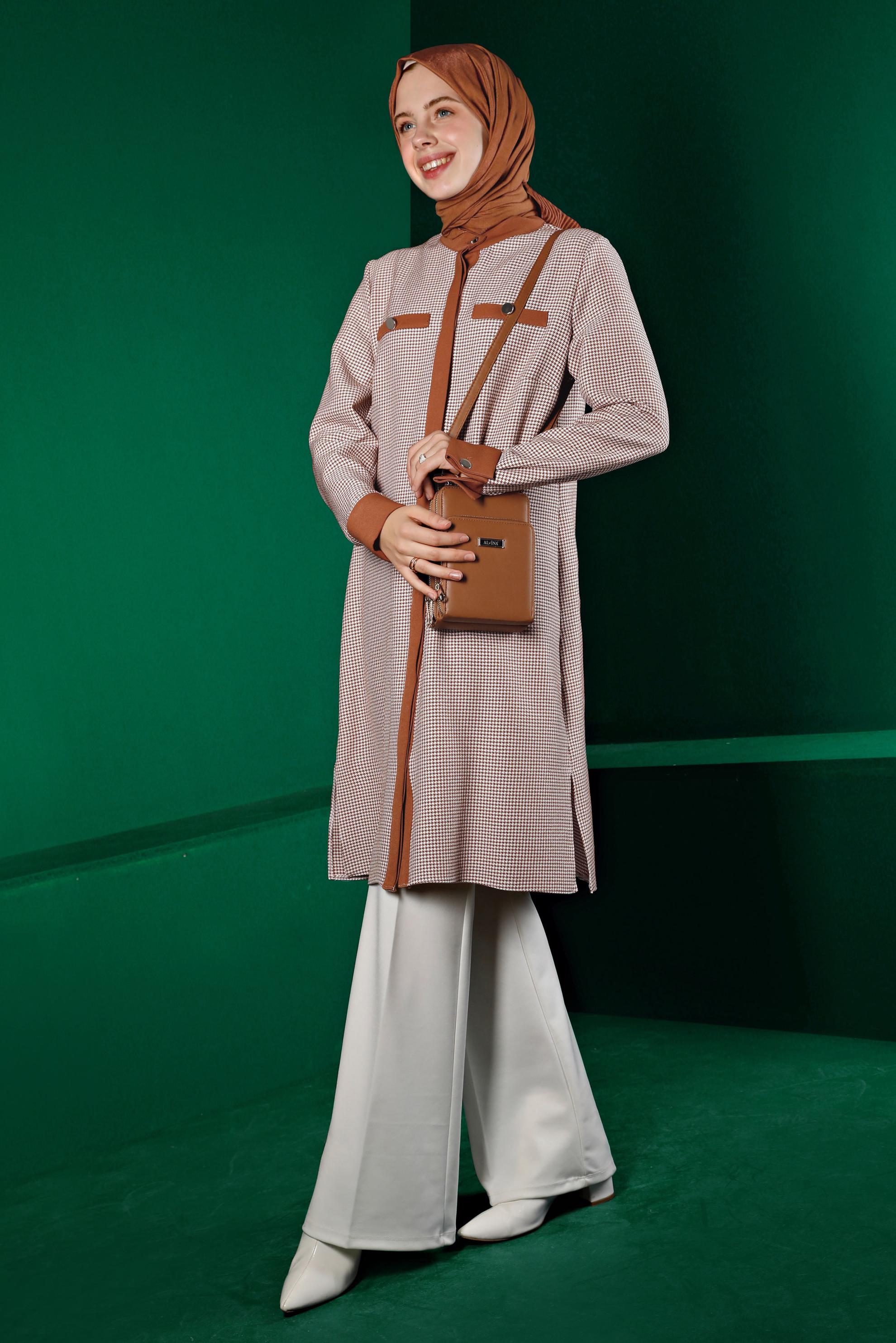 Tesettür giyim TABA GİZLİ DÜĞMELİ KAZAYAĞI DESENLİ TUNİK 43291 