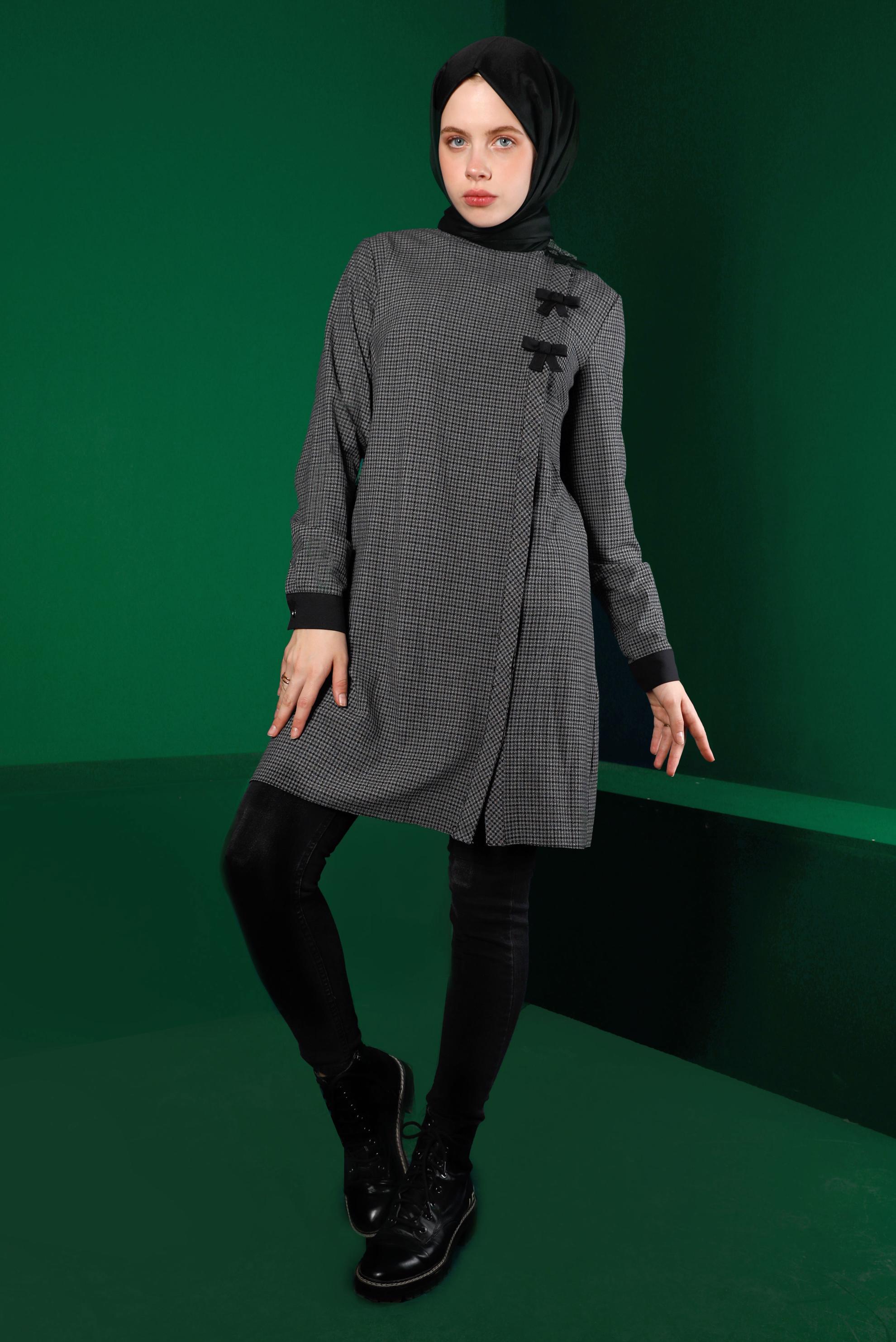 Tesettür giyim SİYAH EKOSE DESEN FİYONK DETAYLI TUNİK 43298 