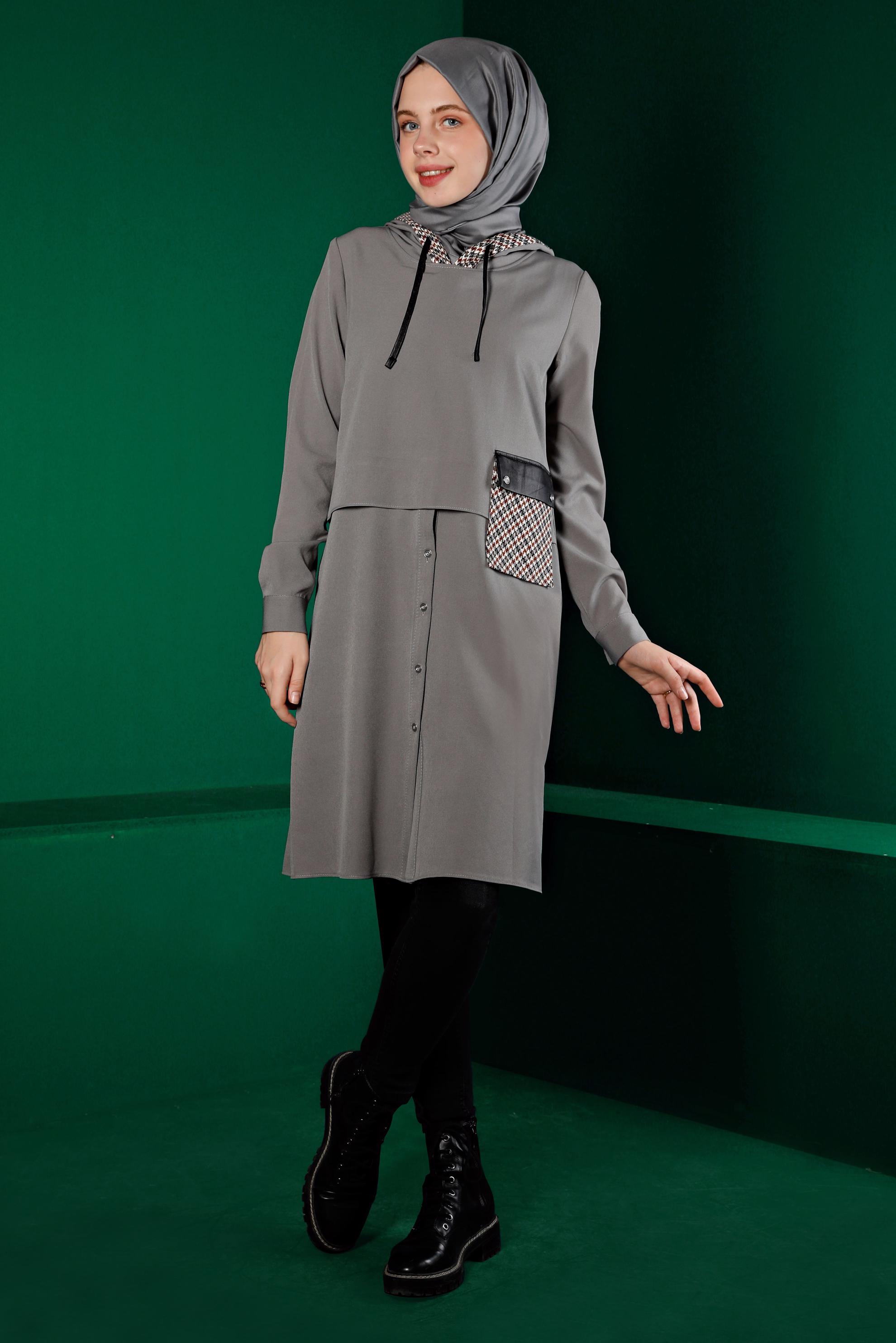 Tesettür giyim GRİ KAZAYAĞI DESENLİ CEPLİ TUNİK 43375