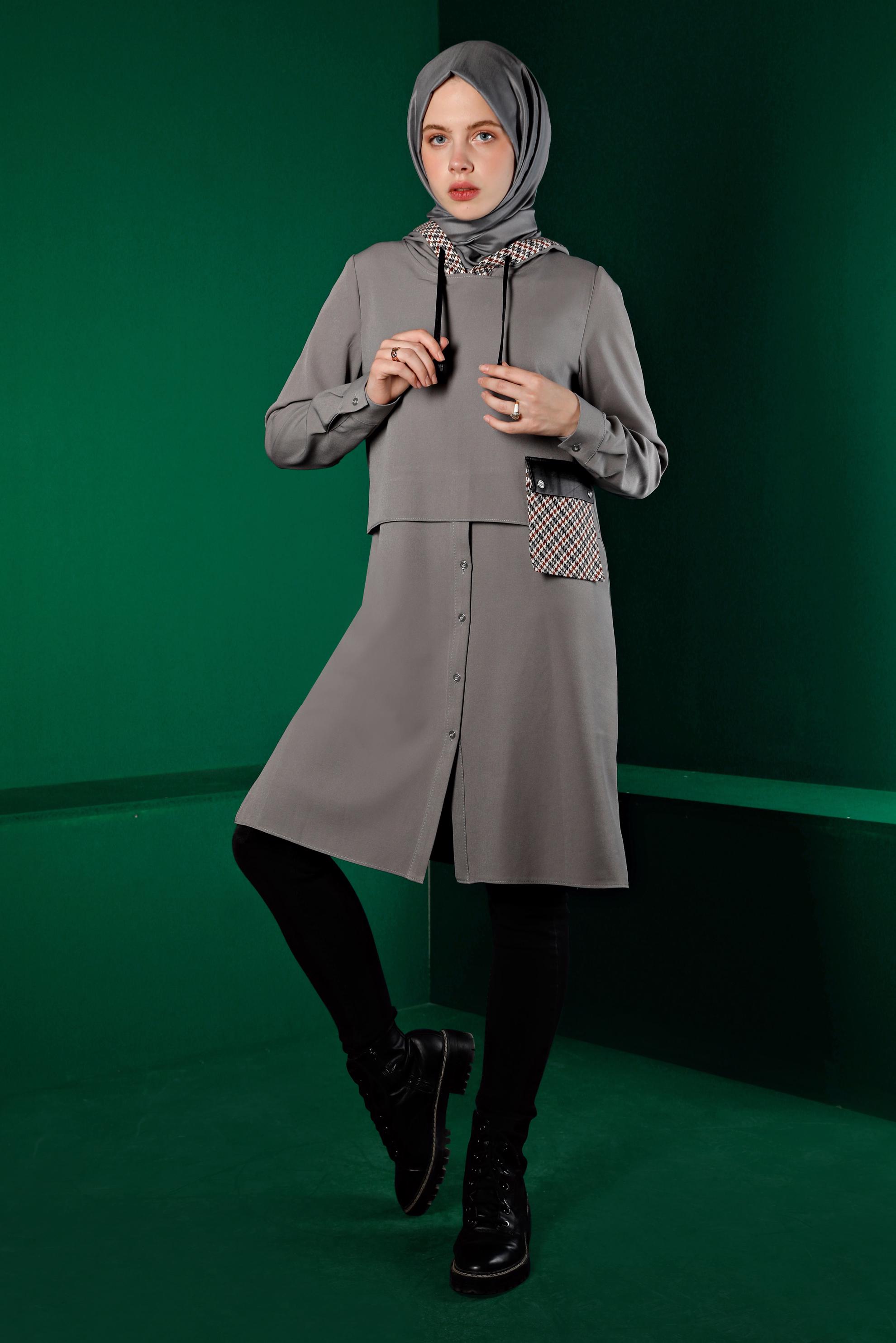 Tesettür giyim GRİ KAZAYAĞI DESENLİ CEPLİ TUNİK 43375