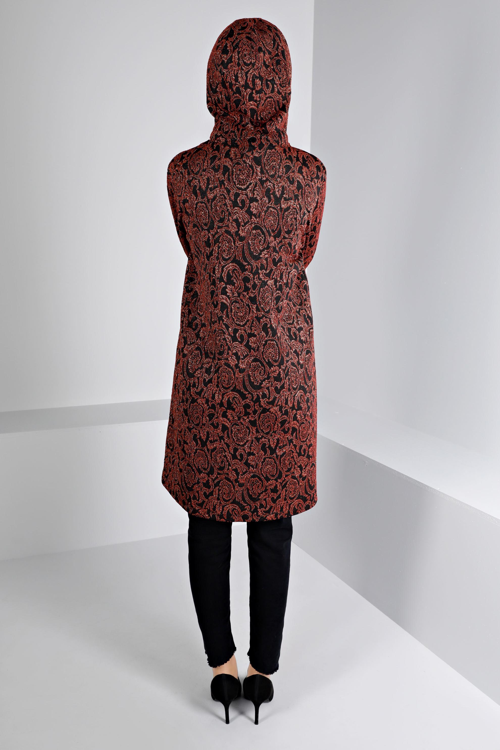 Tesettür giyim BORDO KAPÜŞONLU DESENLİ TRİKO TUNİK 43391