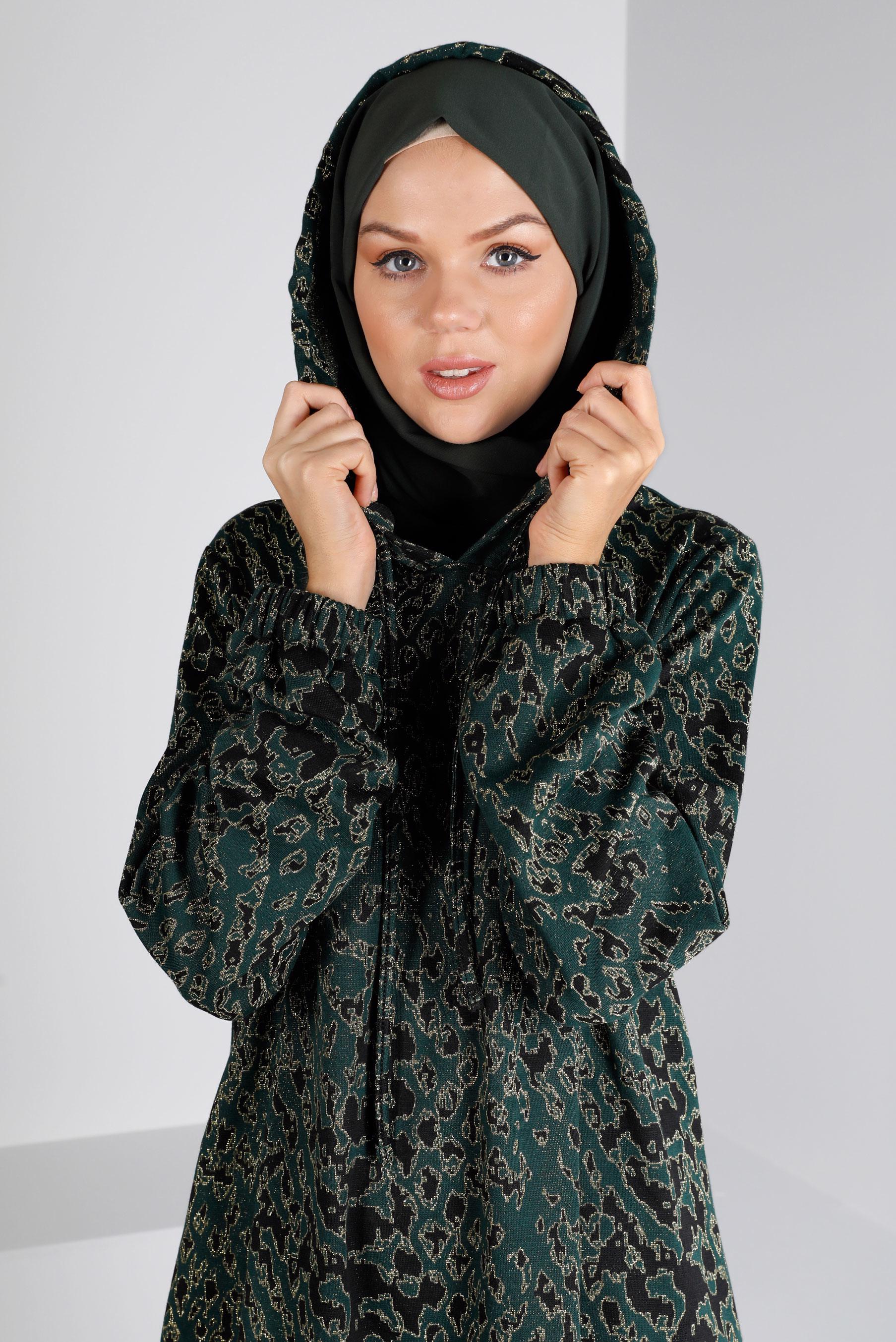 Tesettür giyim YEŞİL KAPÜŞONLU DESENLİ TRİKO TUNİK 43391