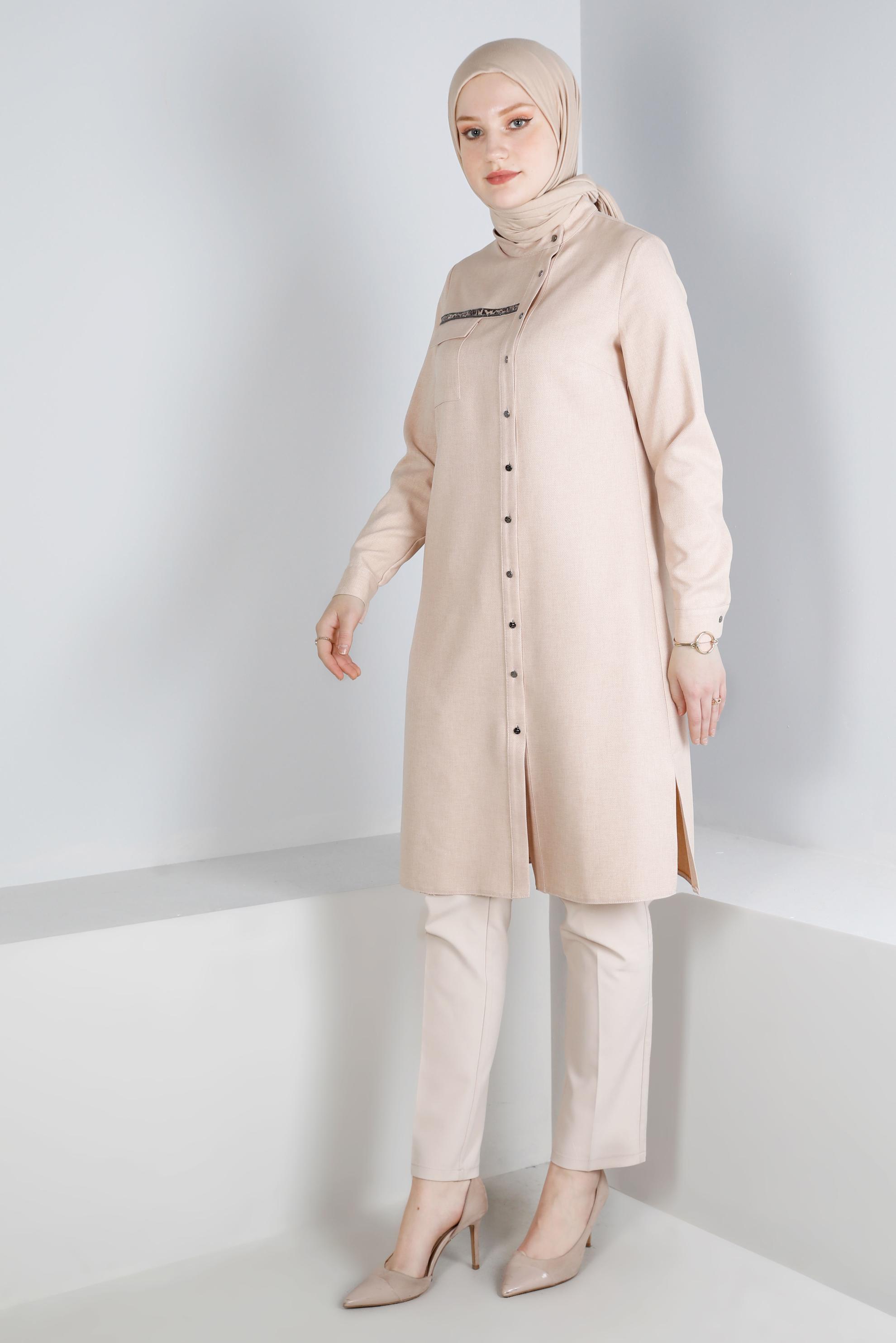 Tesettür giyim BEJ LEOPAR DESEN DETAYLI DÜĞMELİ TUNİK 43393