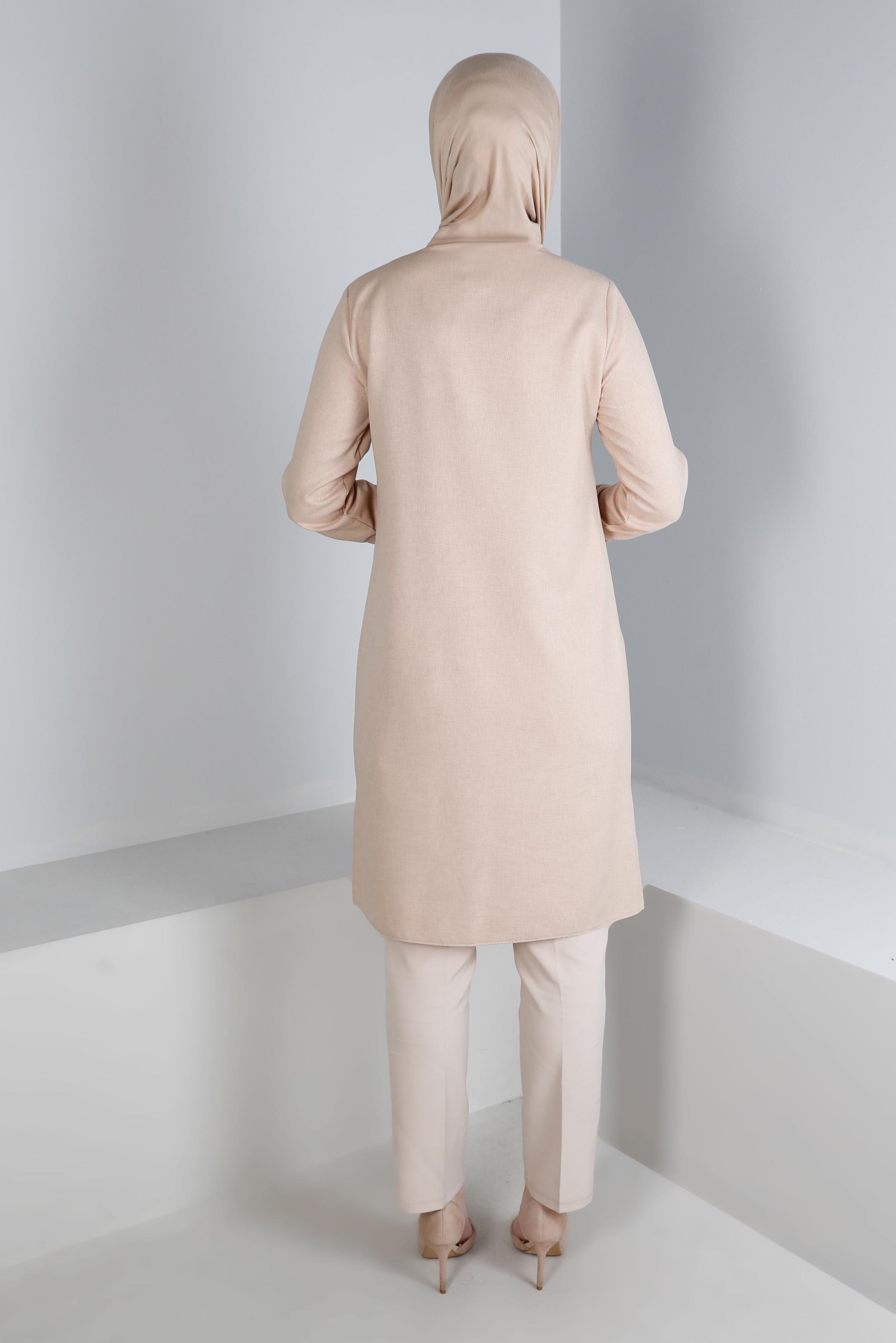 Tesettür giyim BEJ LEOPAR DESEN DETAYLI DÜĞMELİ TUNİK 43393