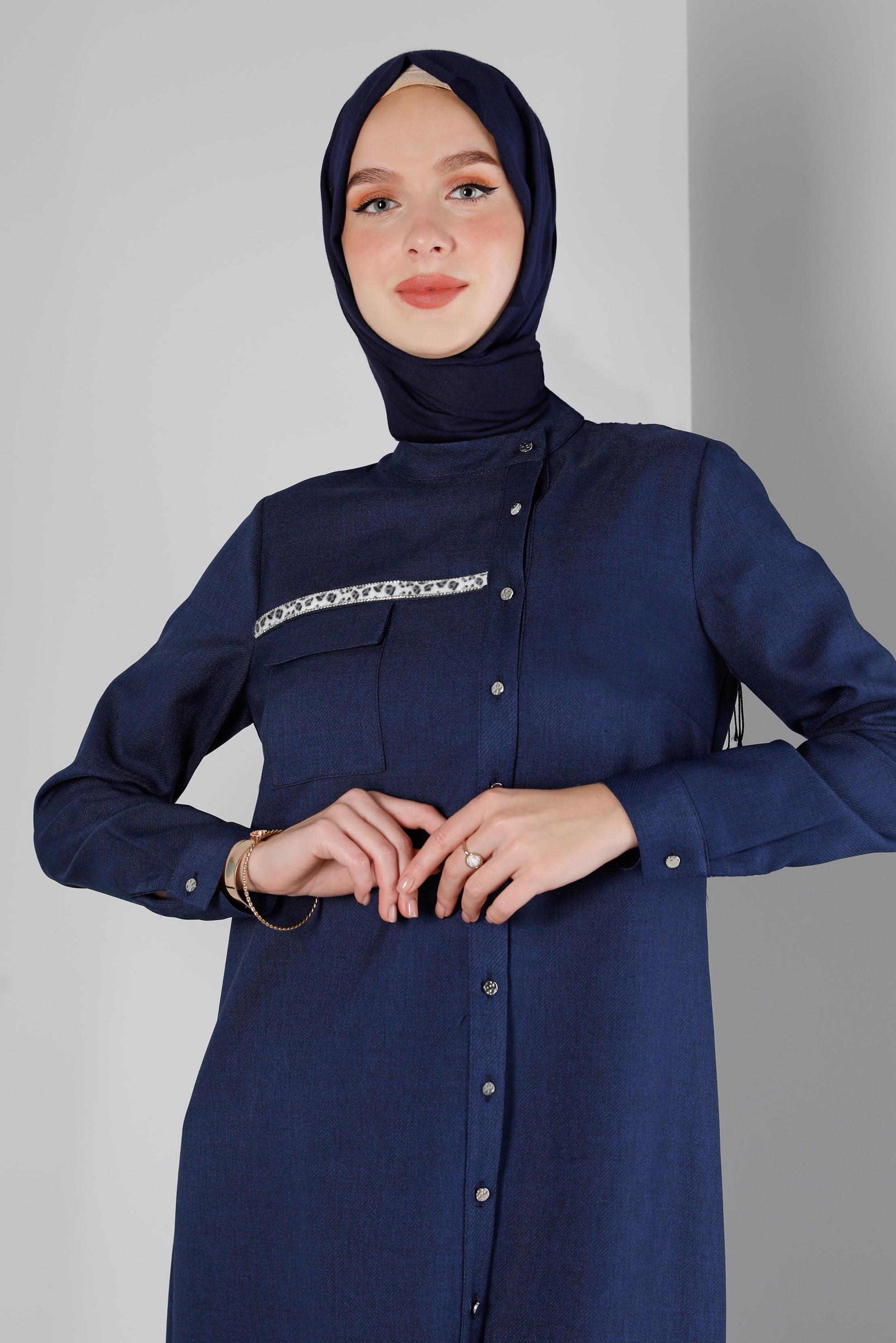 Tesettür giyim LACİVERT LEOPAR DESEN DETAYLI DÜĞMELİ TUNİK 43393