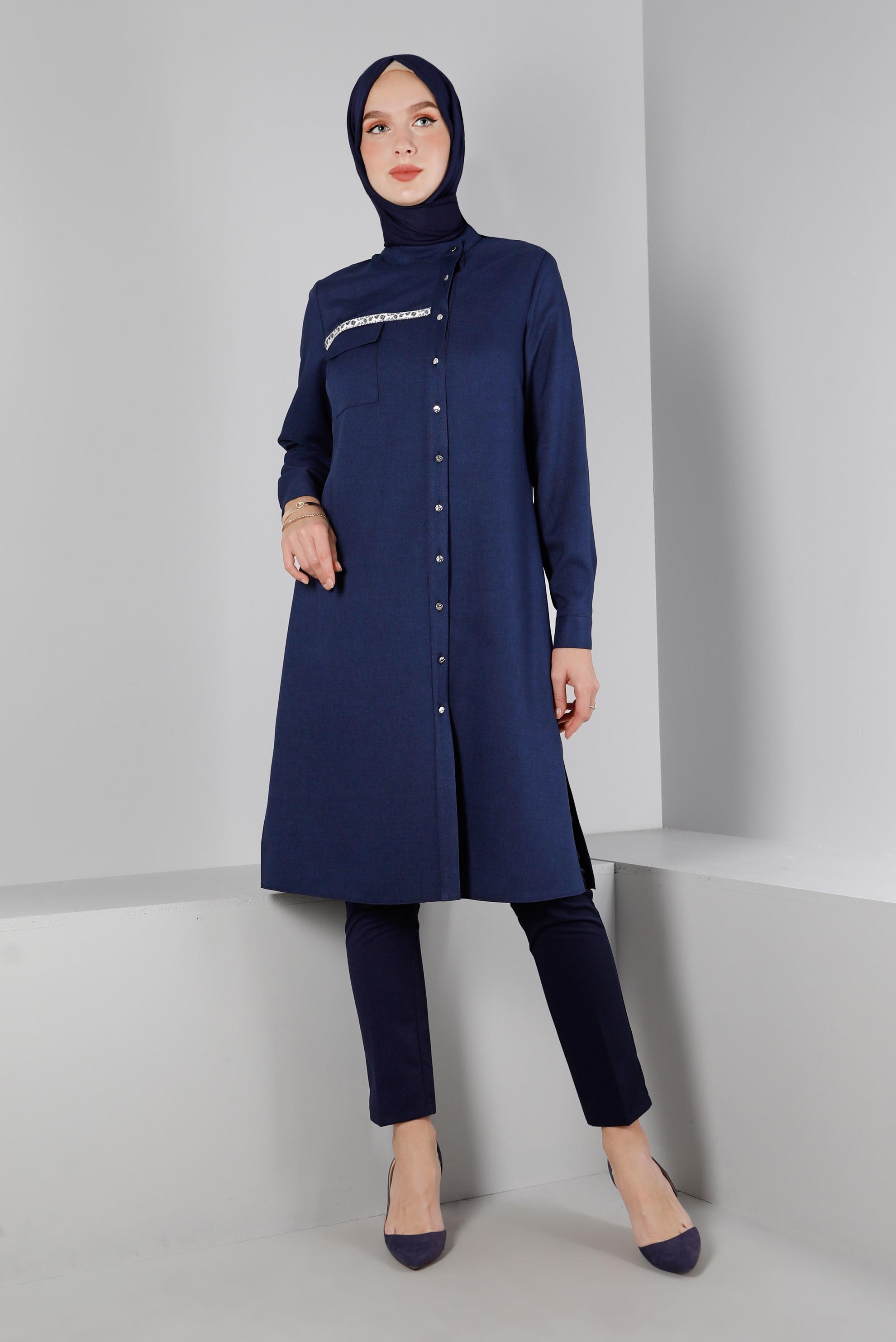 Tesettür giyim LACİVERT LEOPAR DESEN DETAYLI DÜĞMELİ TUNİK 43393