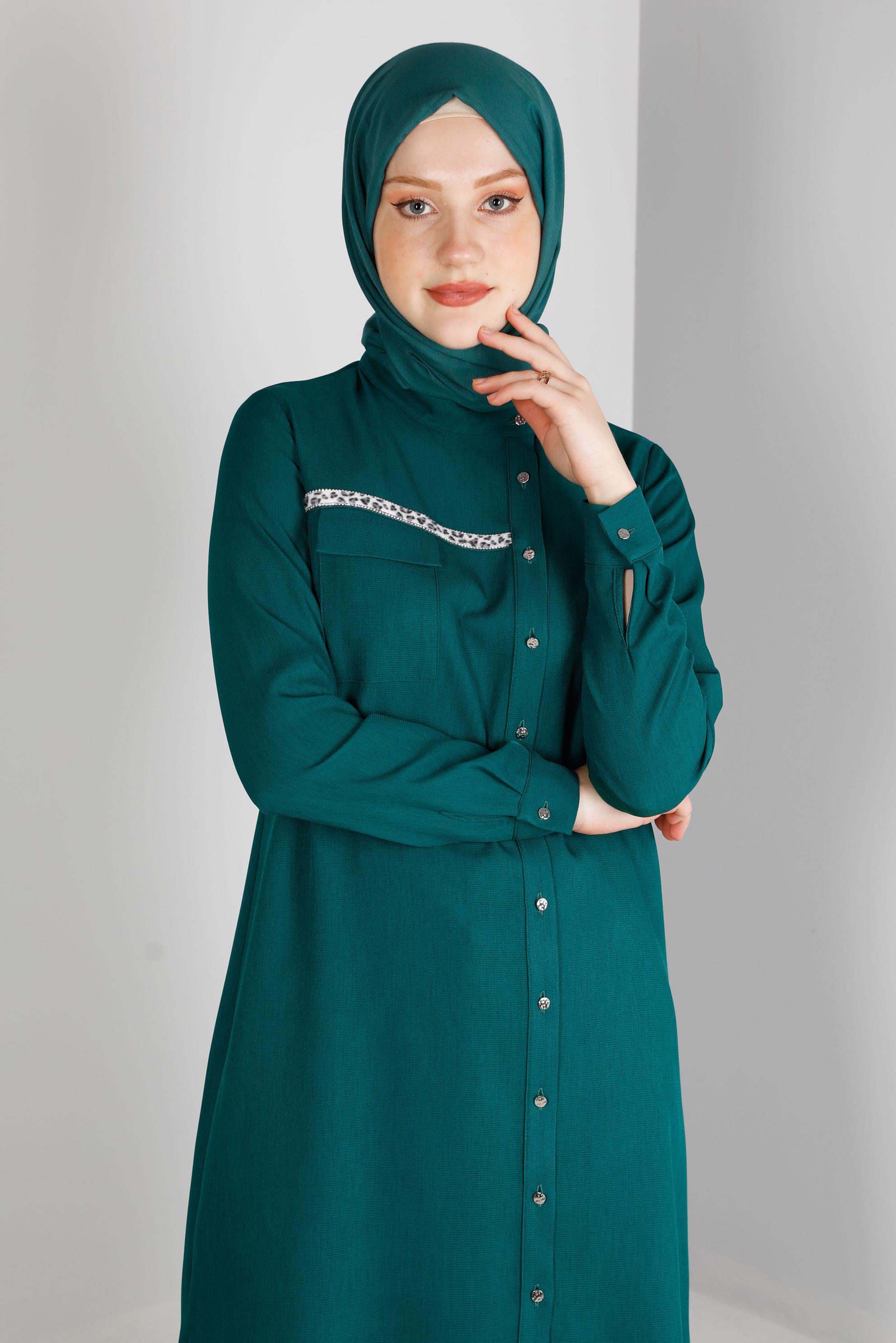 Tesettür giyim YEŞİL LEOPAR DESEN DETAYLI DÜĞMELİ TUNİK 43393