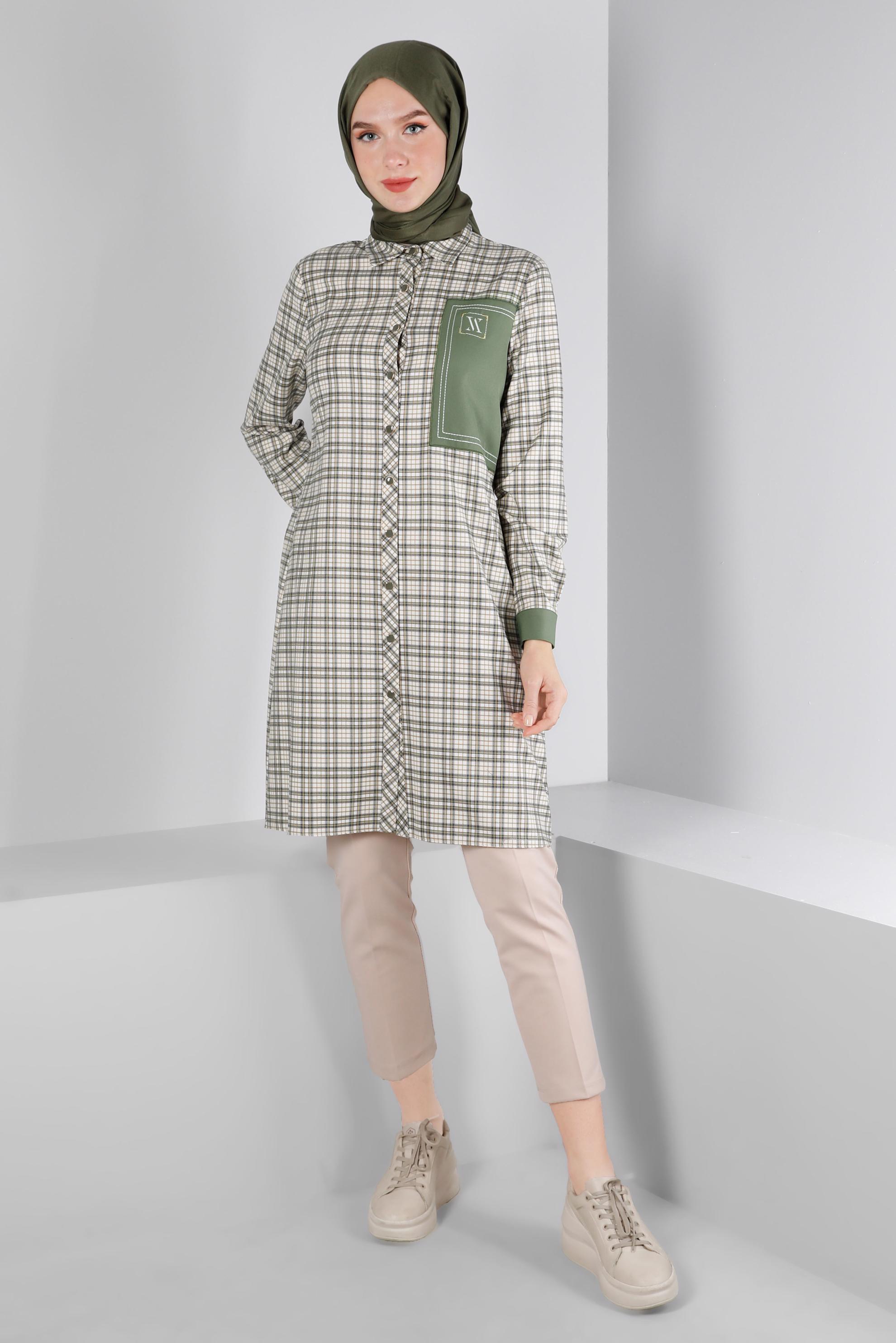 Tesettür giyim YEŞİL YAMA DETAYLI KARELİ TUNİK 43397