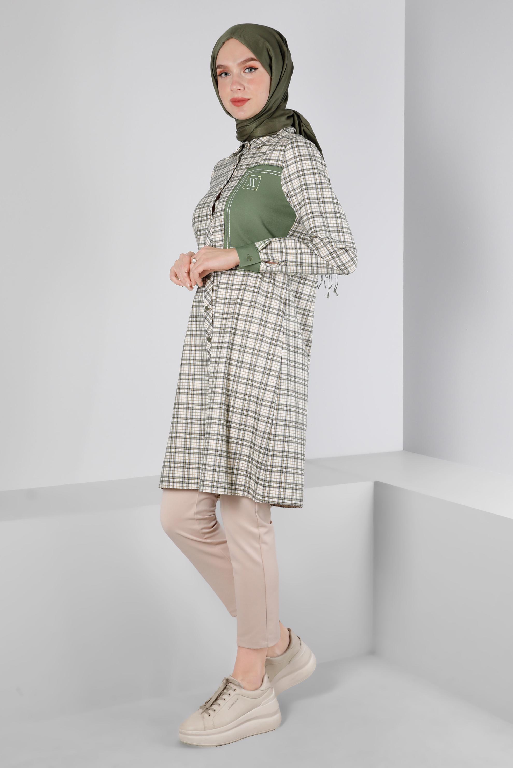 Tesettür giyim YEŞİL YAMA DETAYLI KARELİ TUNİK 43397