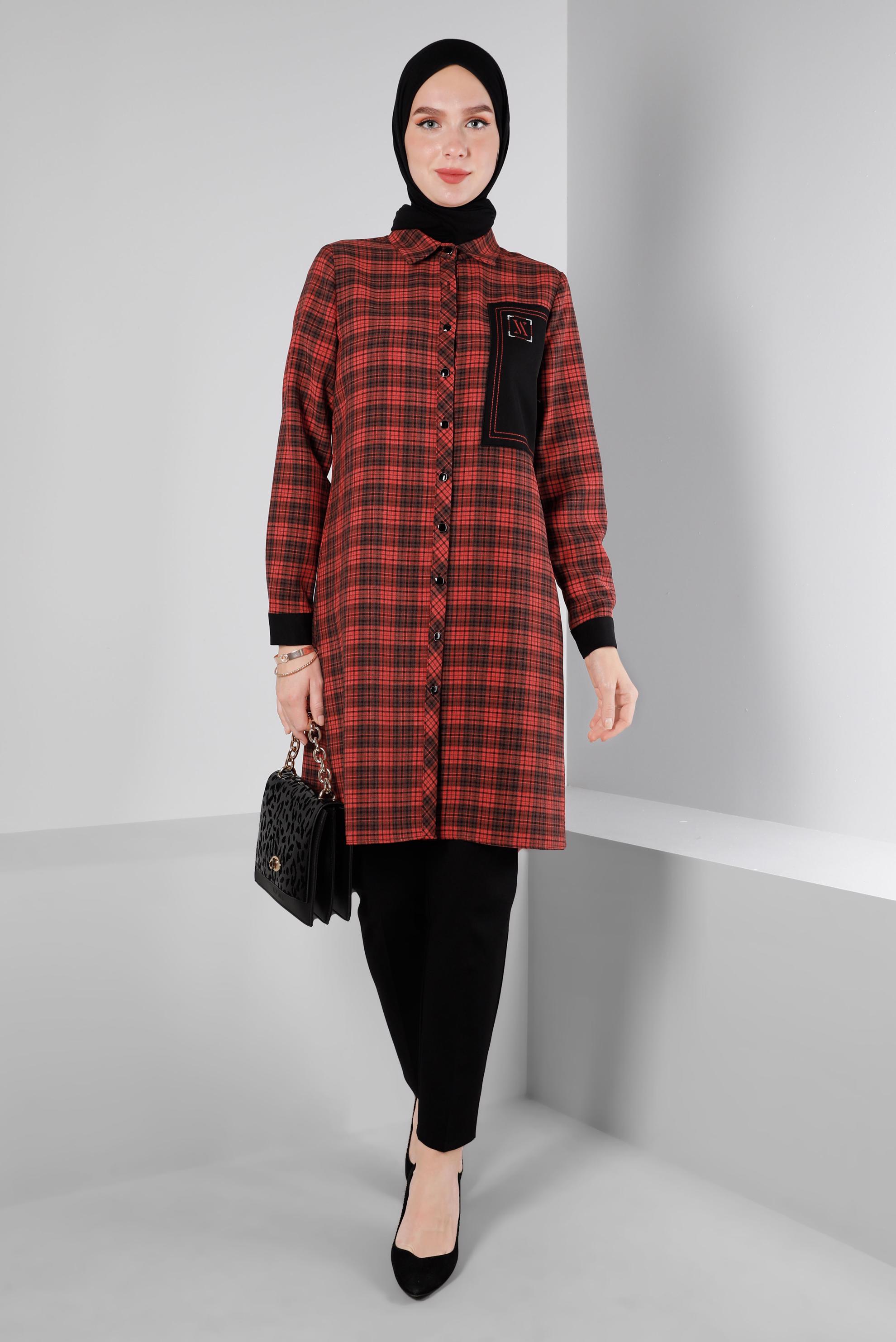 Tesettür giyim KIRMIZI YAMA DETAYLI KARELİ TUNİK 43397-1 