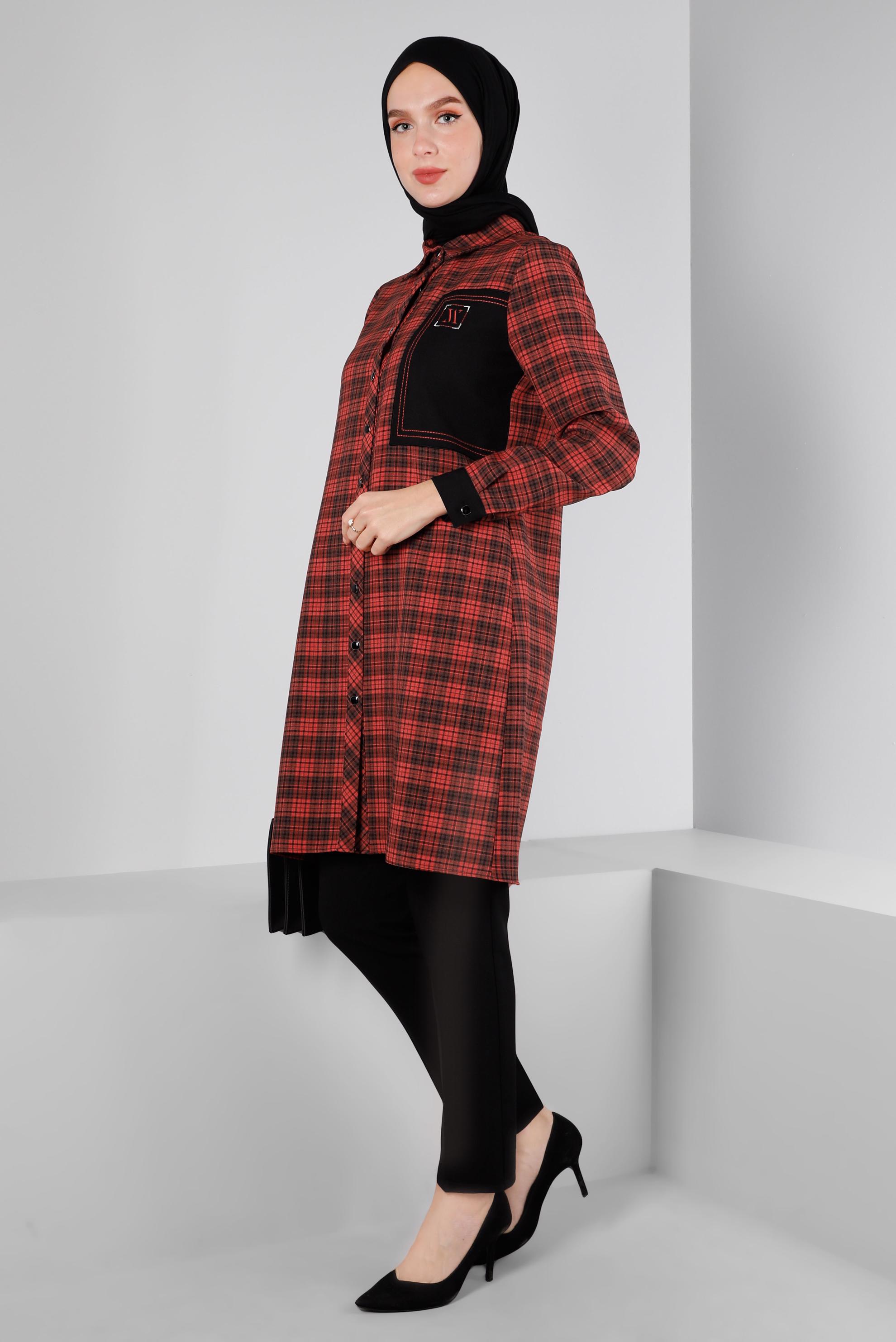 Tesettür giyim KIRMIZI YAMA DETAYLI KARELİ TUNİK 43397-1 