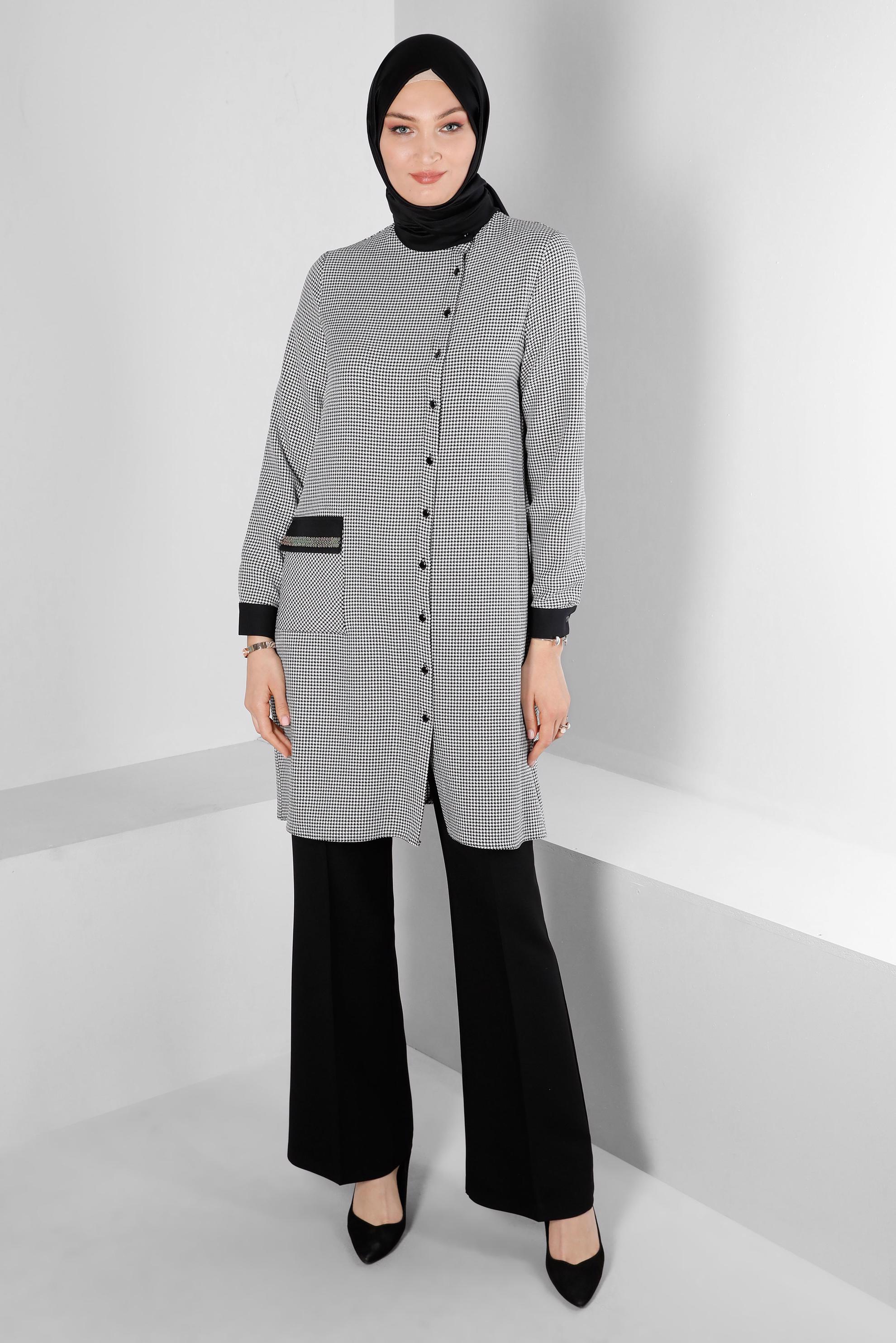 Tesettür giyim SİYAH CEBİ TAŞLI KAZAYAĞI DESENLİ TUNİK 43398