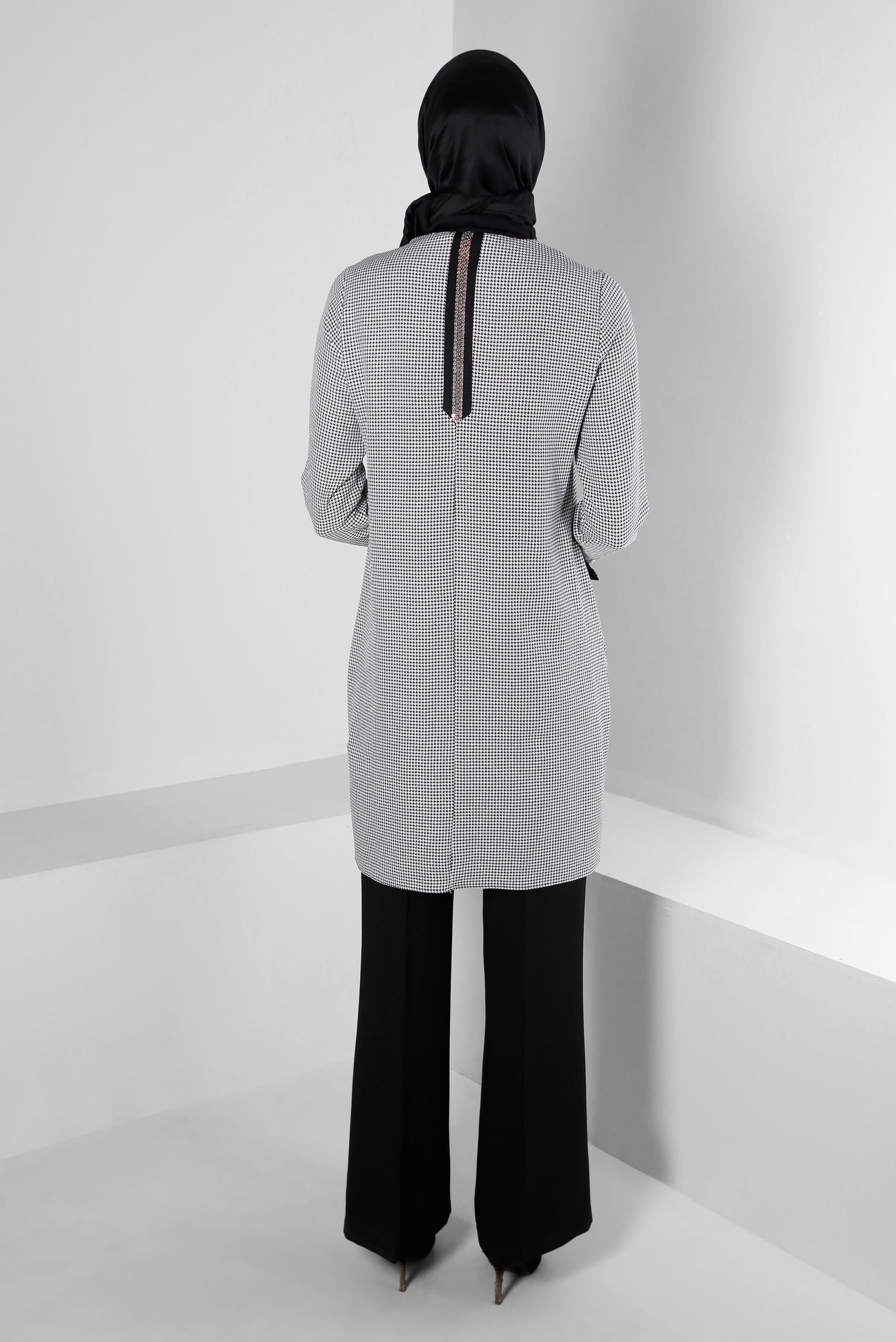 Tesettür giyim SİYAH CEBİ TAŞLI KAZAYAĞI DESENLİ TUNİK 43398