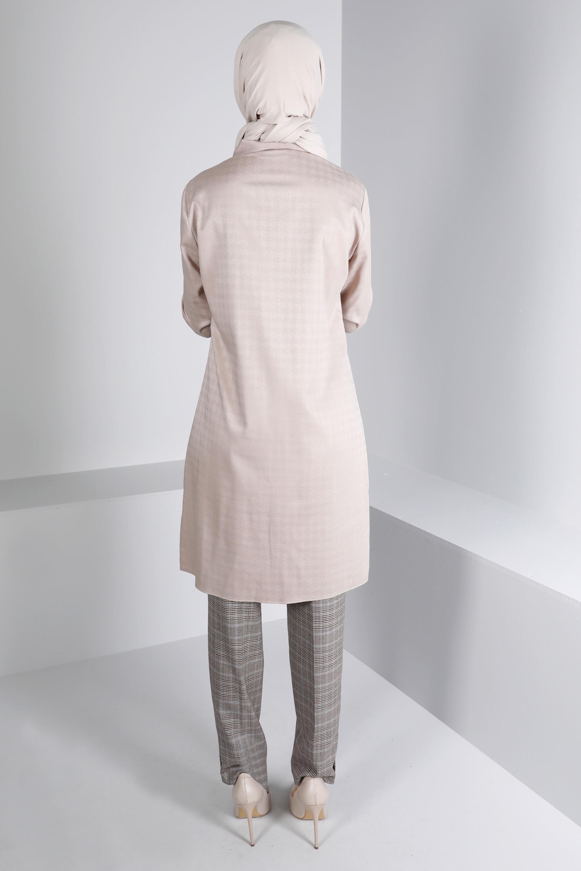 Tesettür giyim BEJ KAZAYAĞI DOKULU CEPLİ TUNİK 43423 