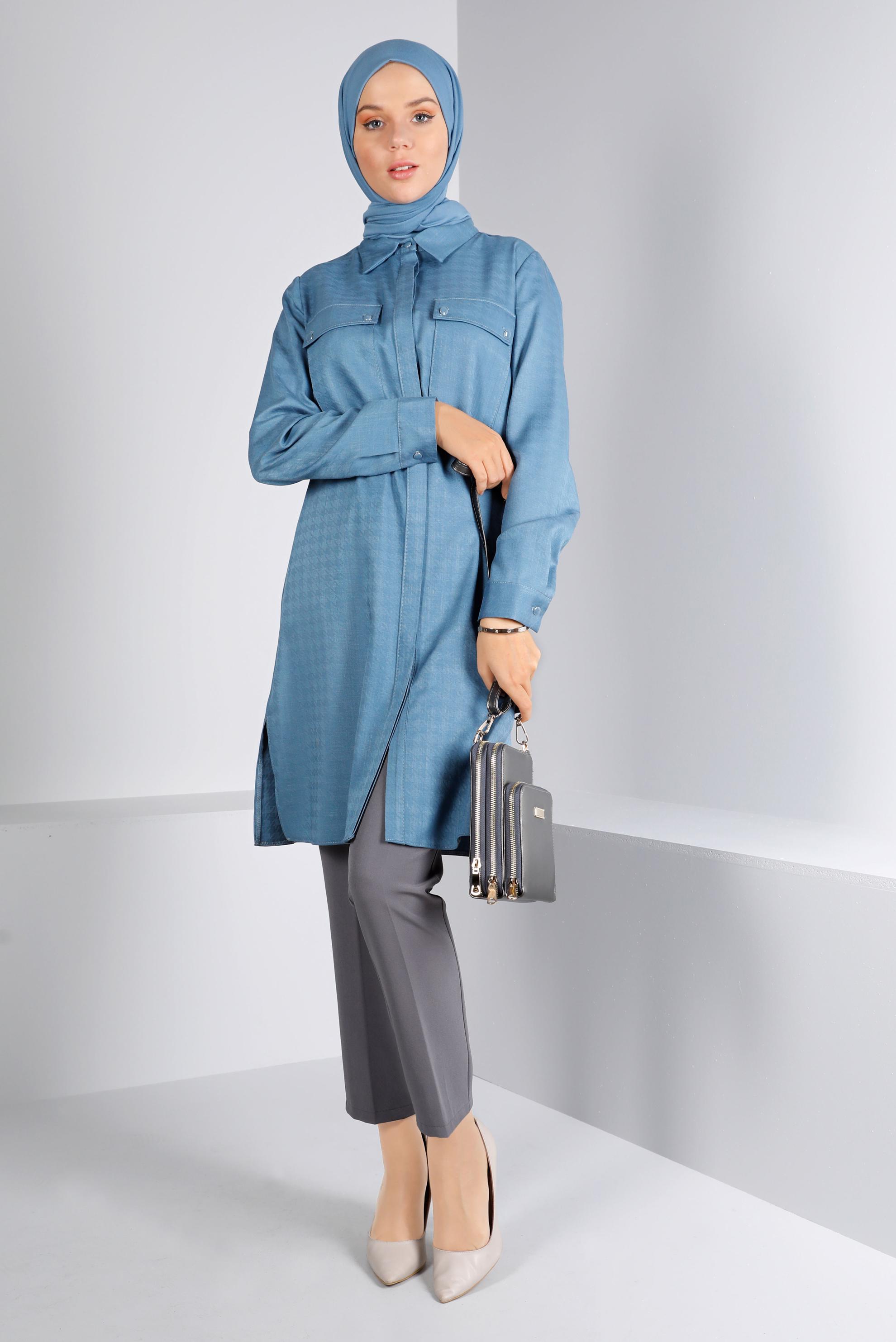 Tesettür giyim MAVİ KAZAYAĞI DOKULU CEPLİ TUNİK 43423 