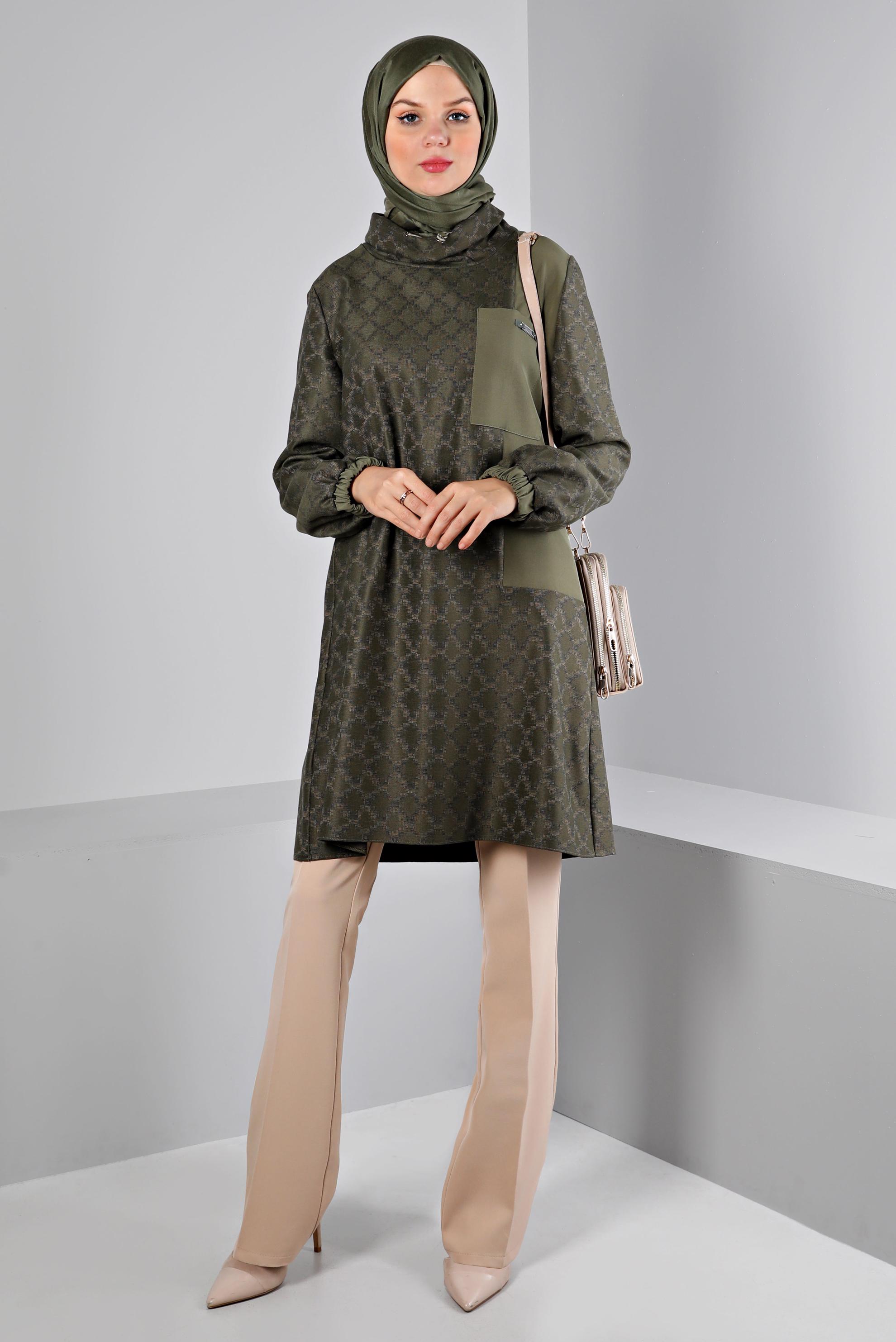 Tesettür giyim HAKİ KENDİNDEN DESENLİ CEPLİ TUNİK 43426 