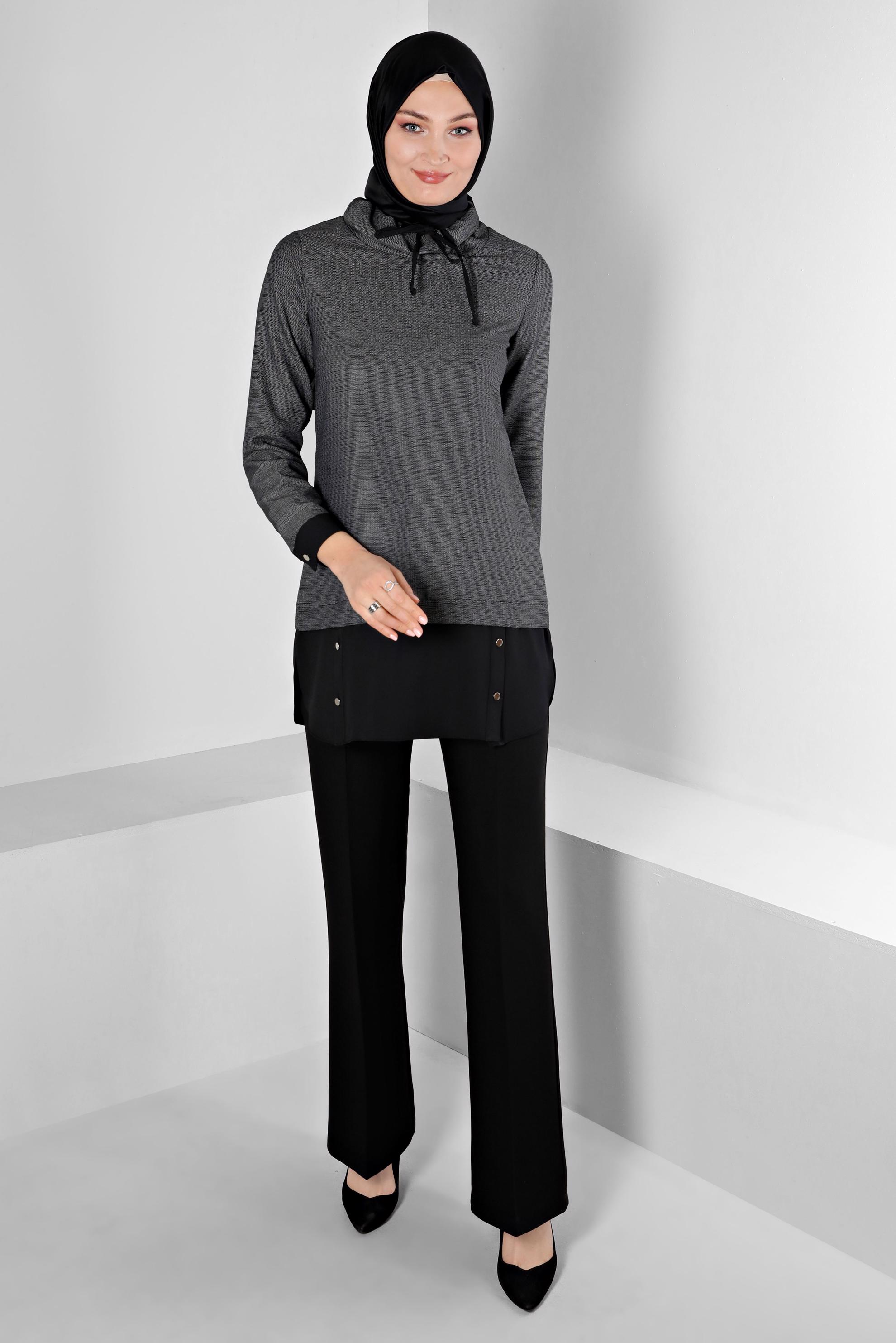 Tesettür giyim SİYAH YAKASI BAĞCIKLI DÜĞMELİ TUNİK 43427 