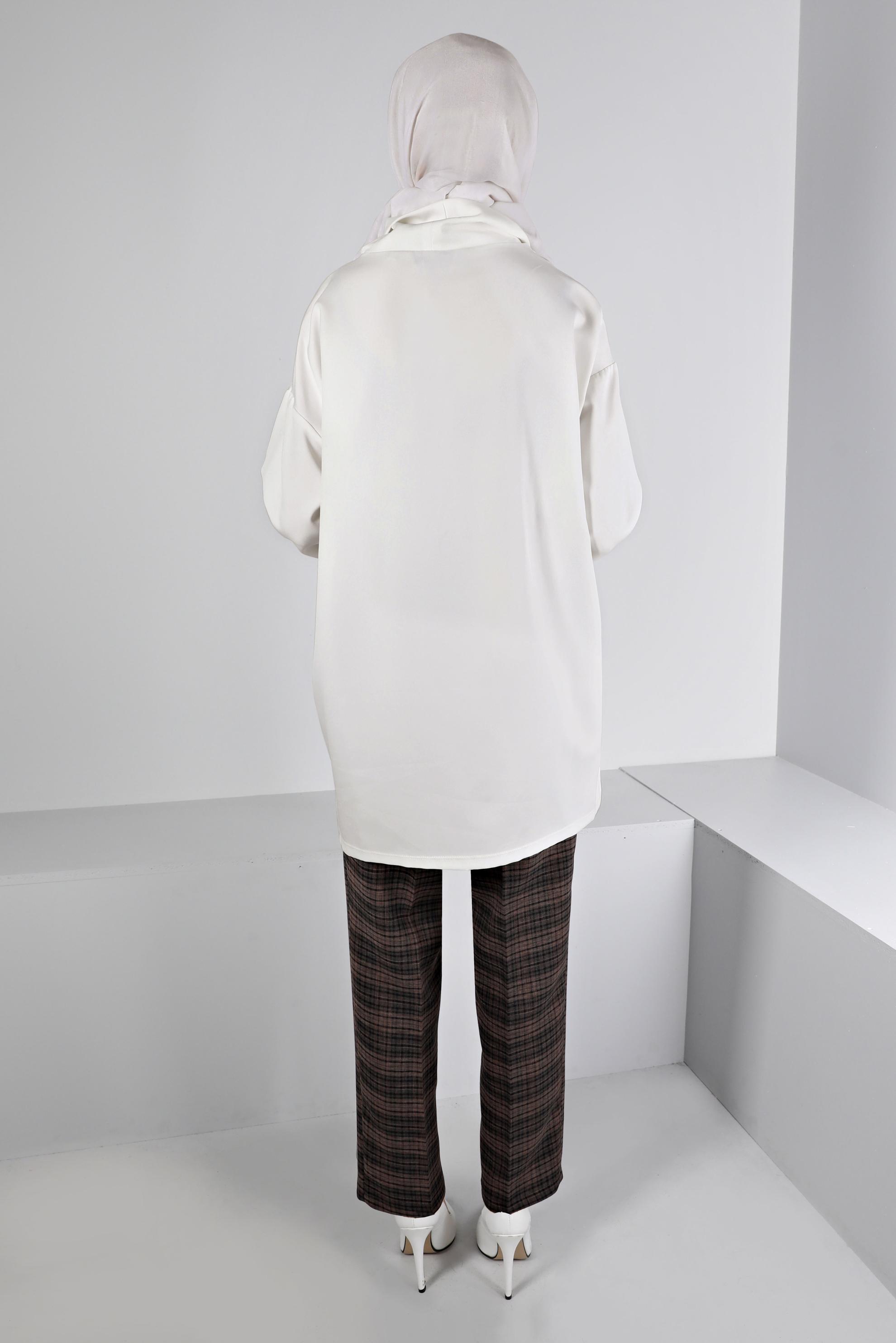 Tesettür giyim BEYAZ DEGAJE YAKA CEPLİ TUNİK 43453