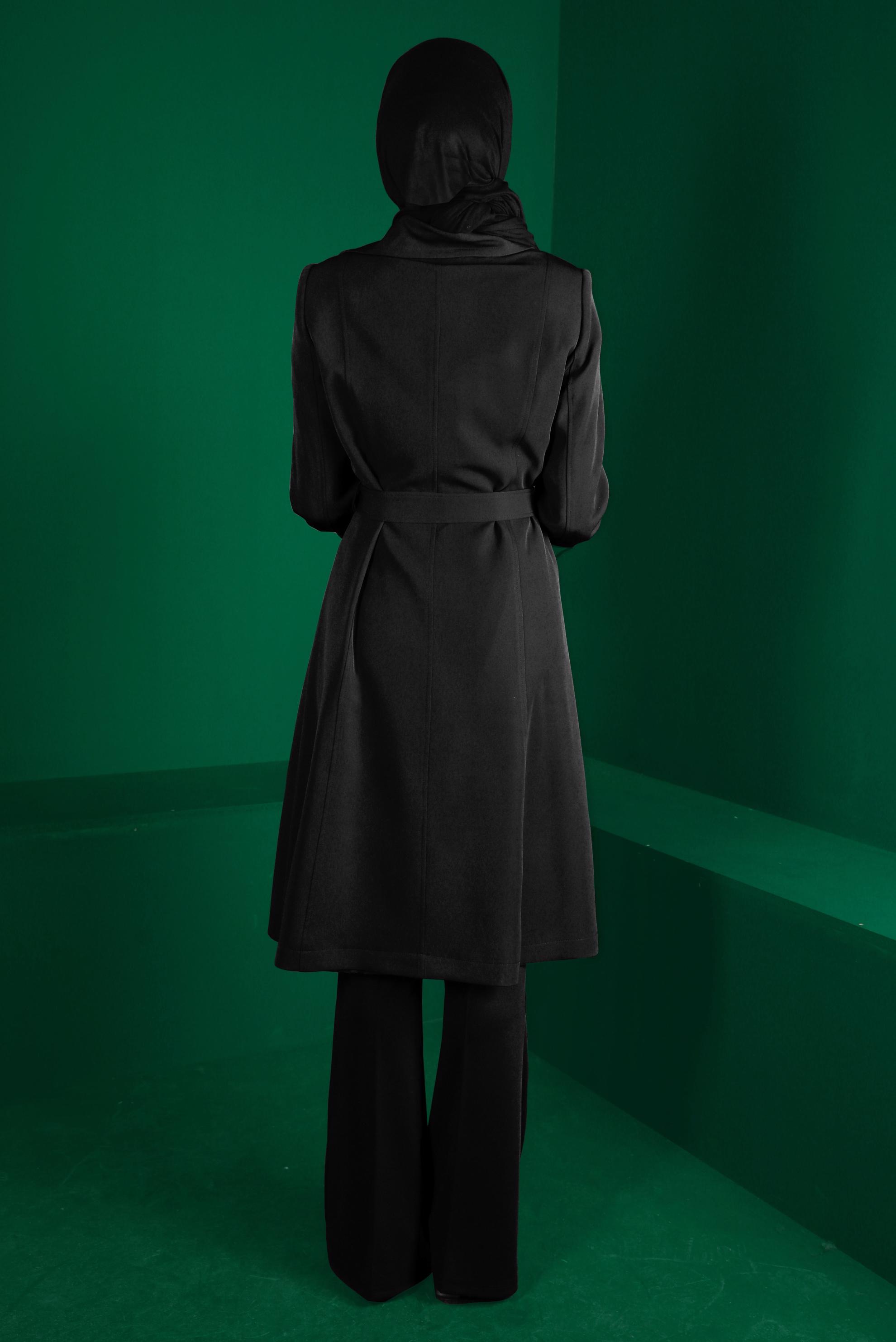 Tesettür giyim SİYAH YANLARI DÜĞME DETAYLI KEMERLİ TRENÇKOT 10674 