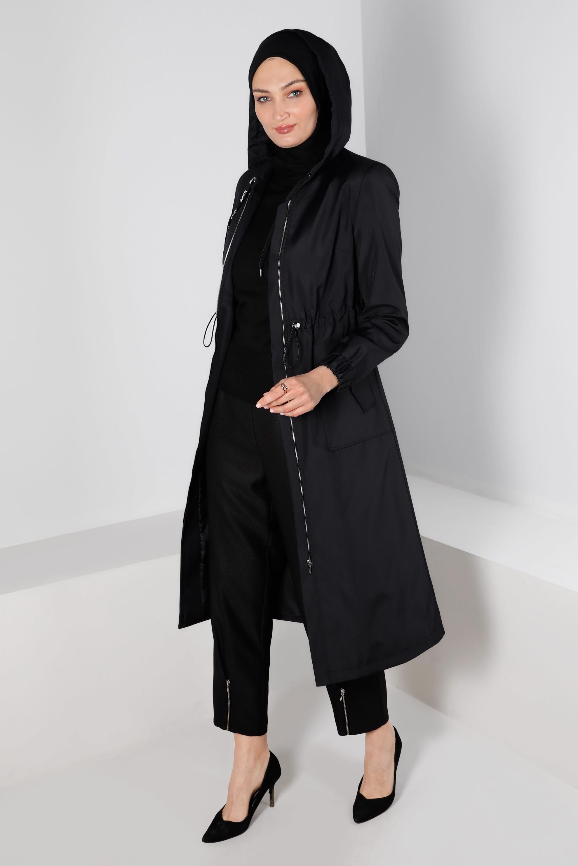 Tesettür giyim SİYAH BELİ BÜZGÜLÜ KAPÜŞONLU TRENÇKOT 10675