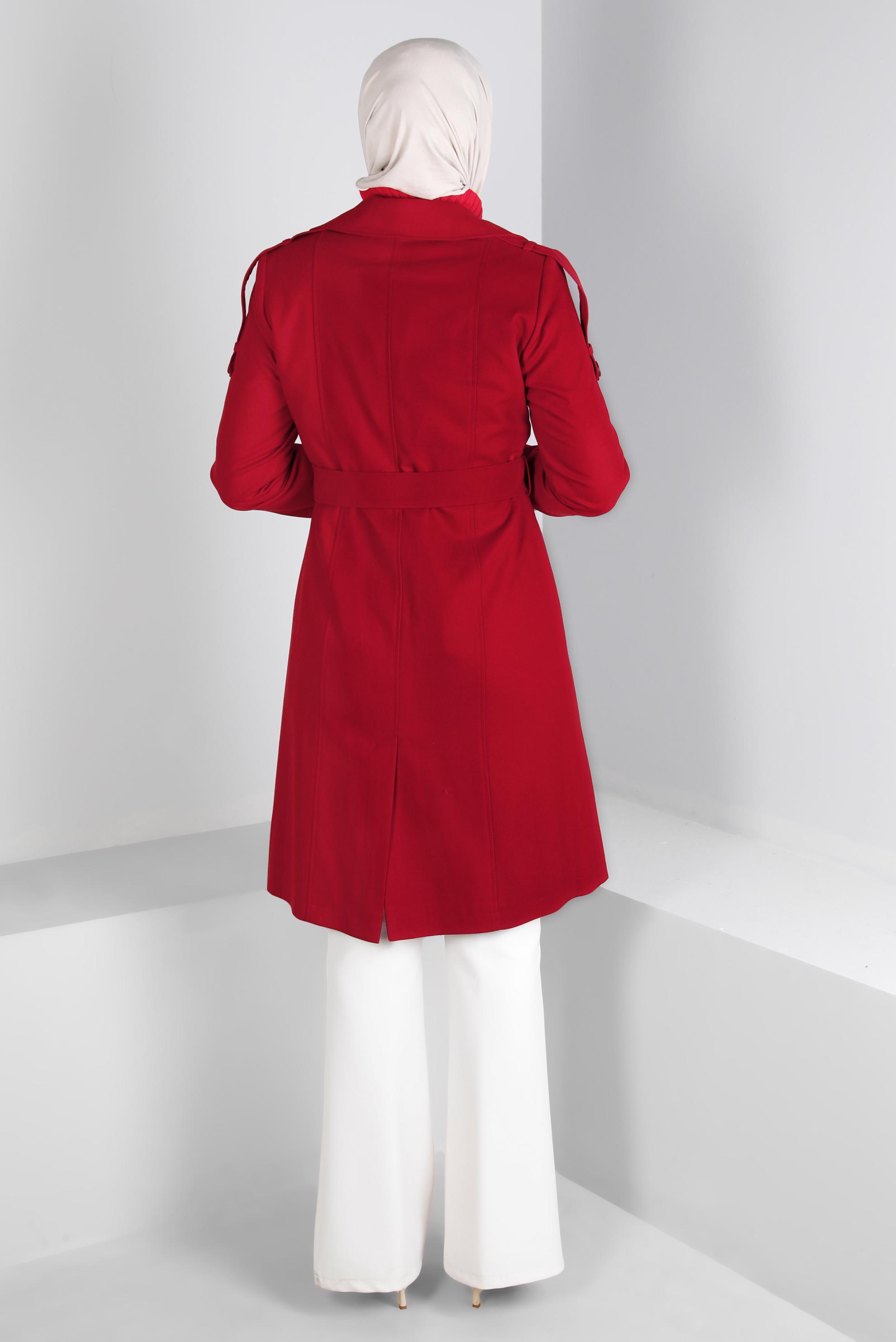 Tesettür giyim KIRMIZI KAZAYAĞI DESEN DETAYLI DÜĞMELİ TRENÇKOT 10680