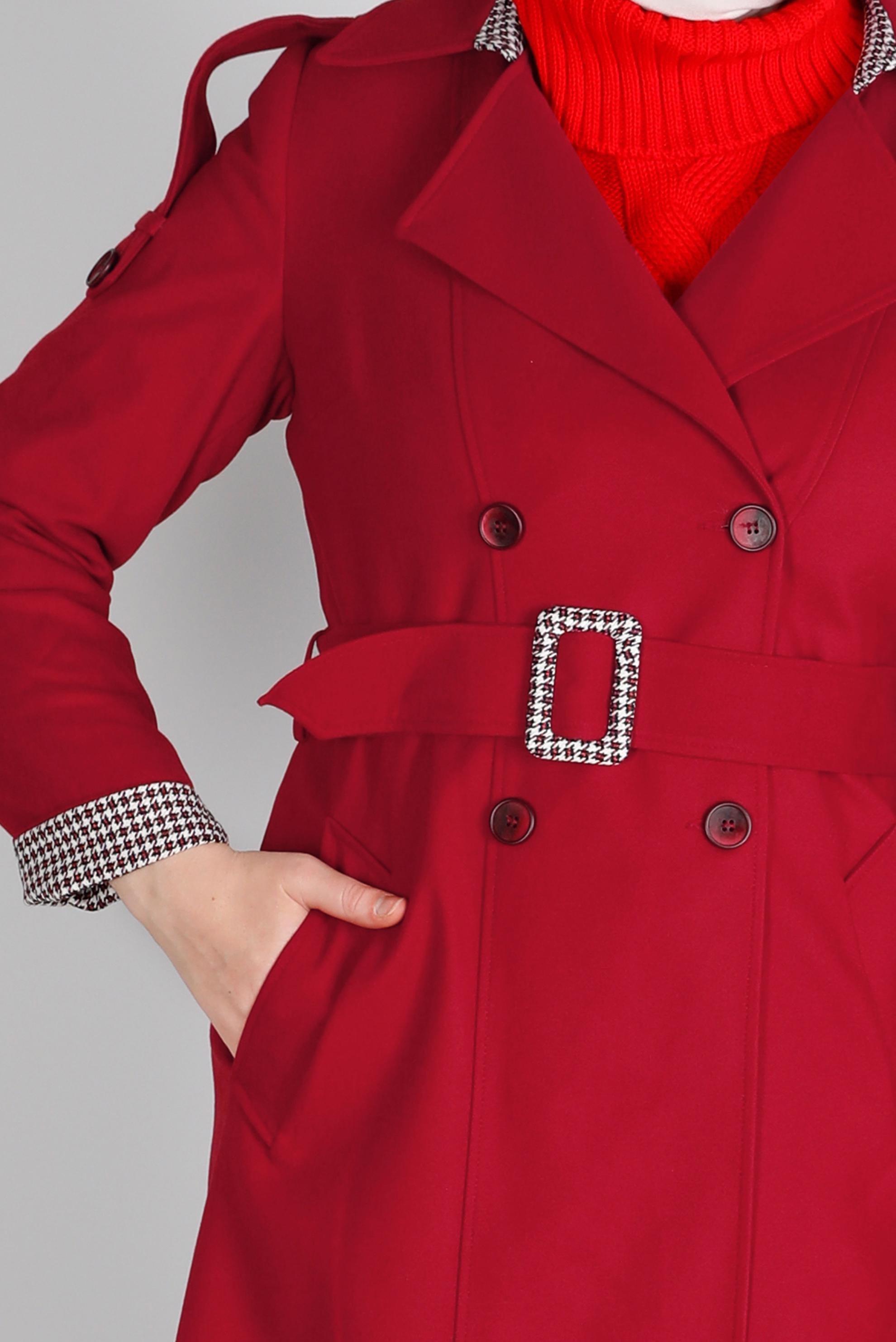 Tesettür giyim KIRMIZI KAZAYAĞI DESEN DETAYLI DÜĞMELİ TRENÇKOT 10680