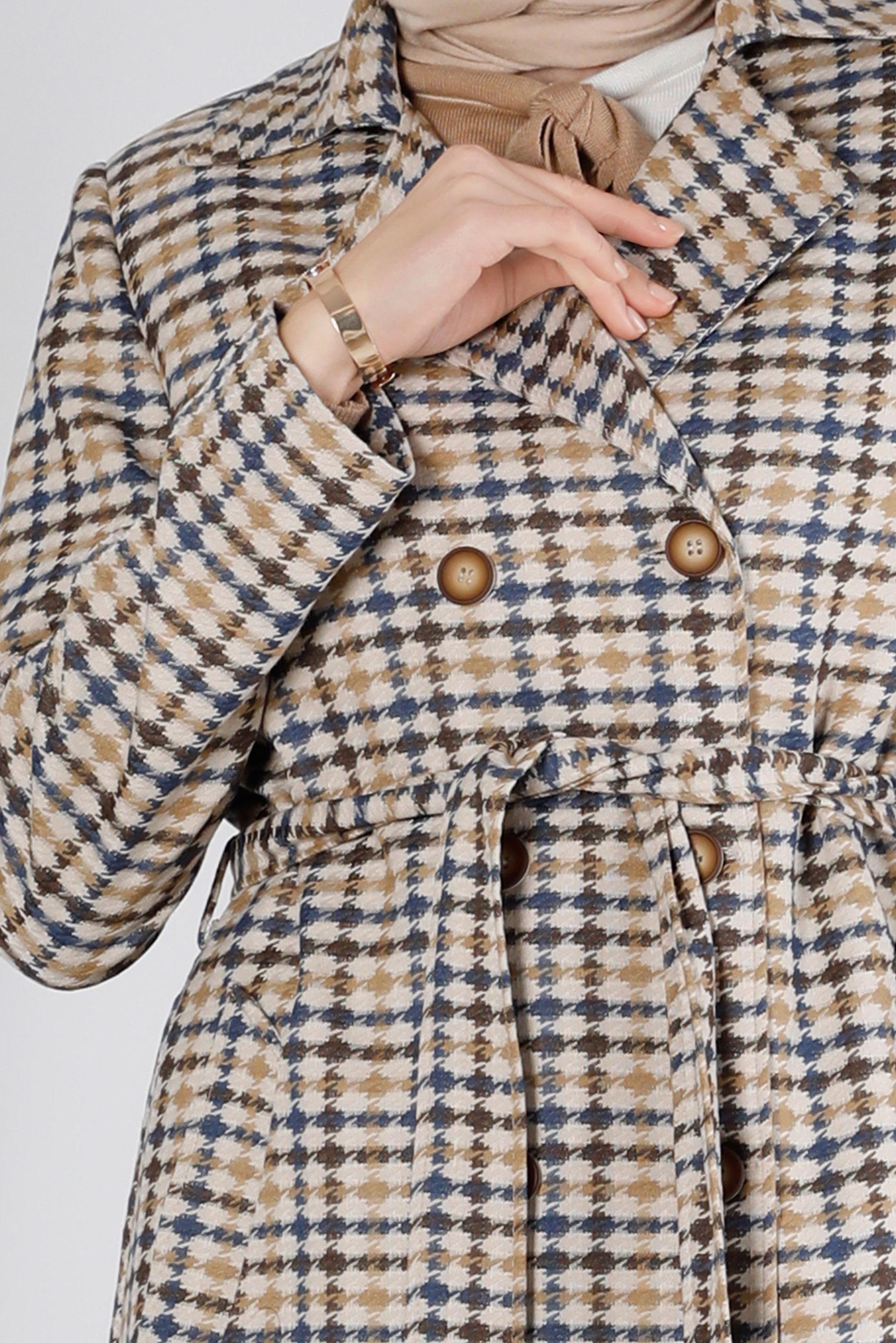 Tesettür giyim BEJ DESENLİ KUŞAKLI TRENÇKOT 10698