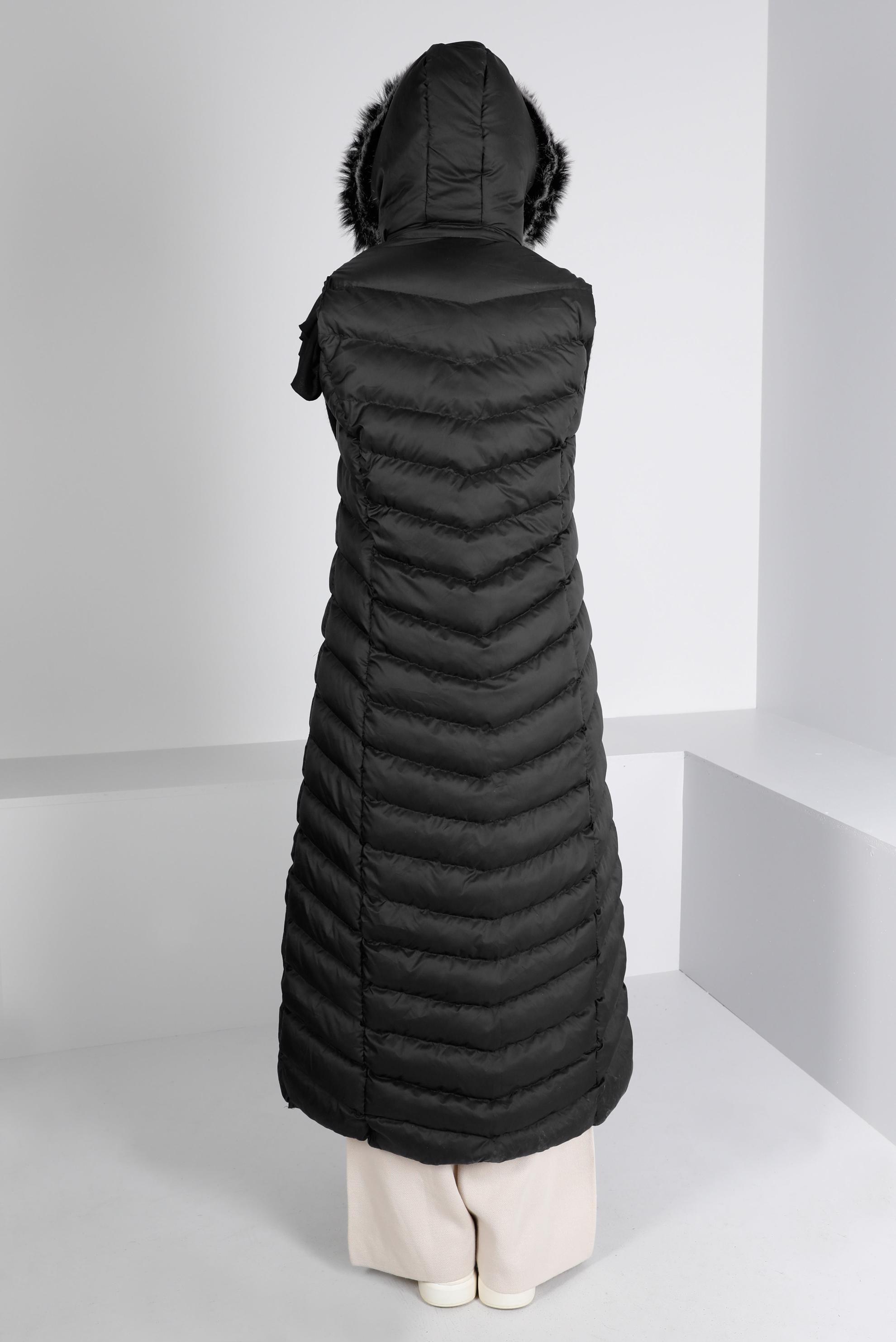 Tesettür giyim SİYAH KAPÜŞONU KÜRKLÜ ŞİŞME YELEK 90334