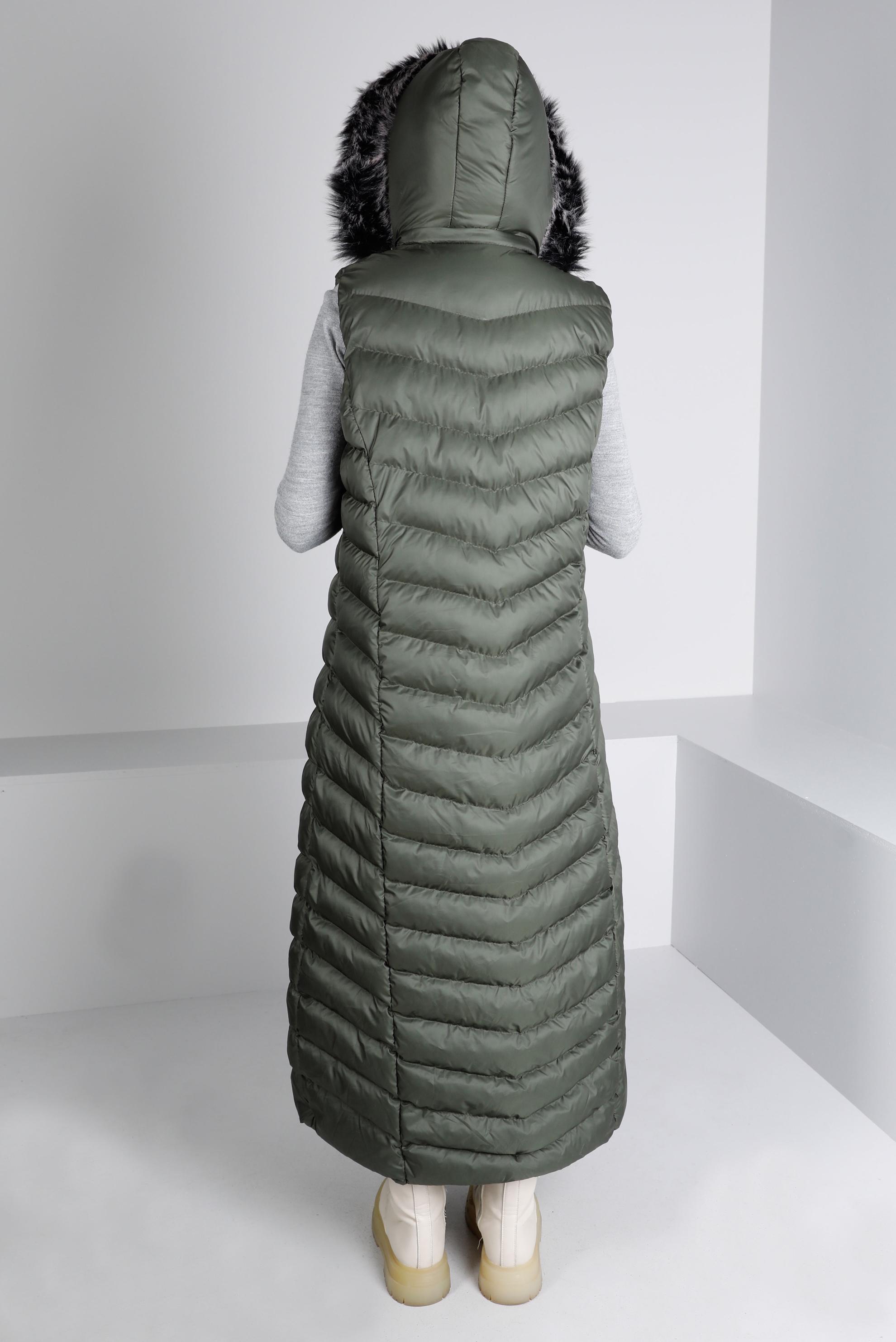 Tesettür giyim HAKİ KAPÜŞONU KÜRKLÜ ŞİŞME YELEK 90334