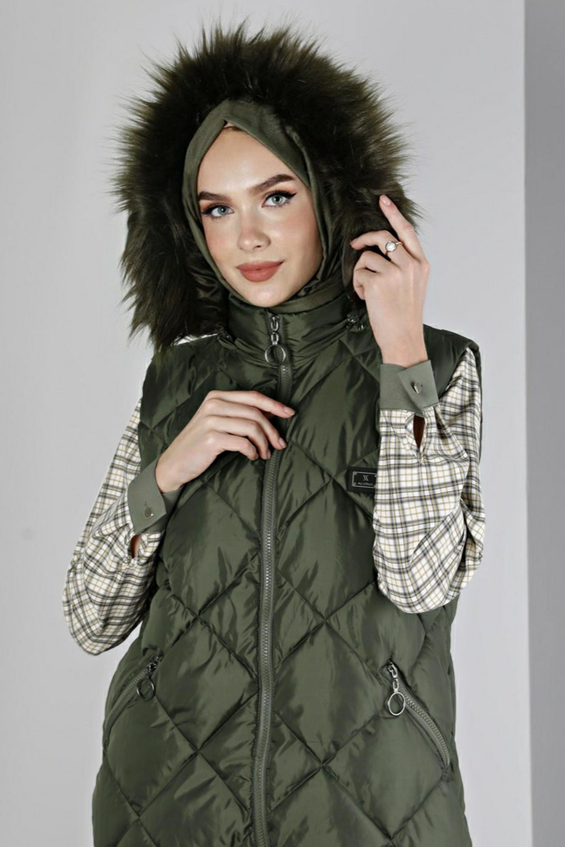 Tesettür giyim HAKİ KAPÜŞONLU KAPİTONE ŞİŞME YELEK 90336 