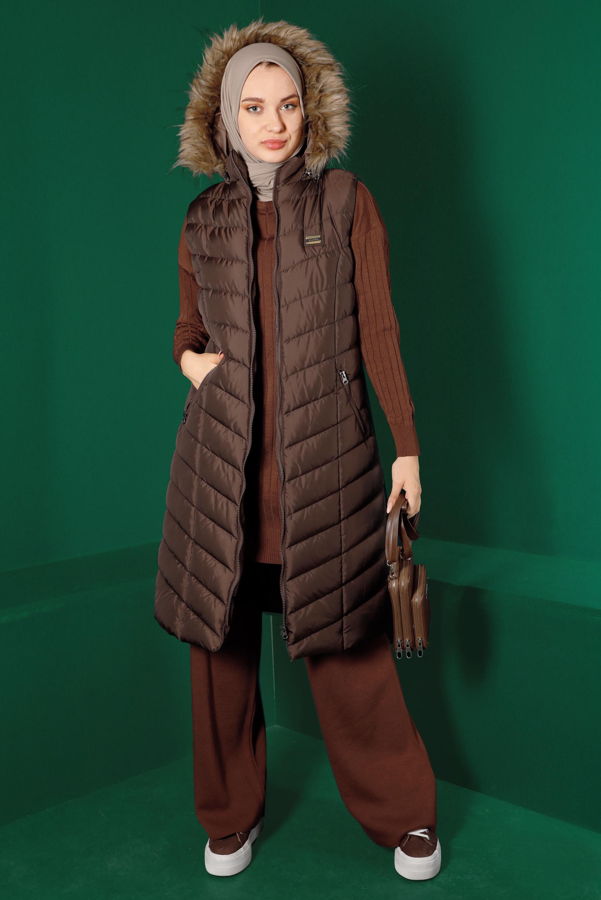 Tesettür giyim KAHVE KAPÜŞONU KÜRKLÜ ŞİŞME YELEK 90337 