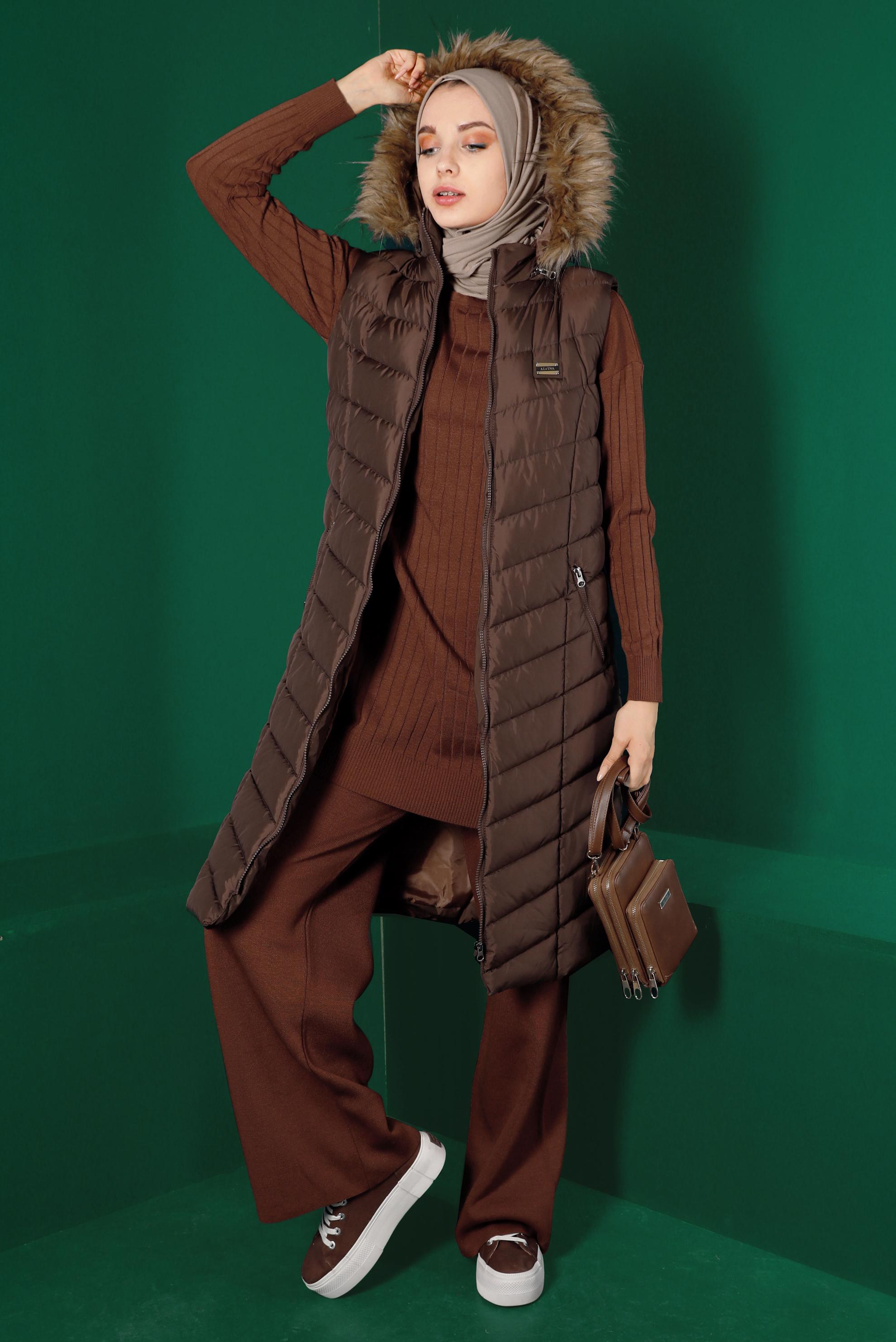 Tesettür giyim KAHVE KAPÜŞONU KÜRKLÜ ŞİŞME YELEK 90337 