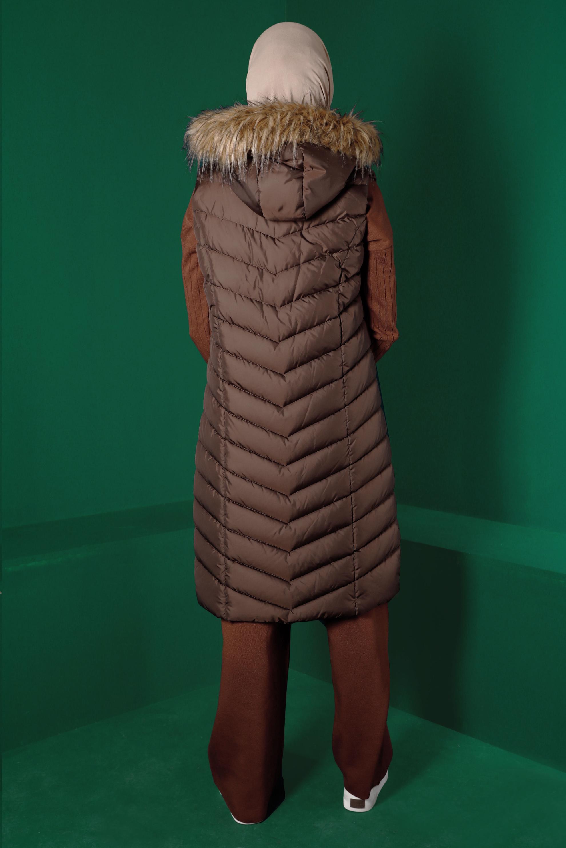 Tesettür giyim KAHVE KAPÜŞONU KÜRKLÜ ŞİŞME YELEK 90337 