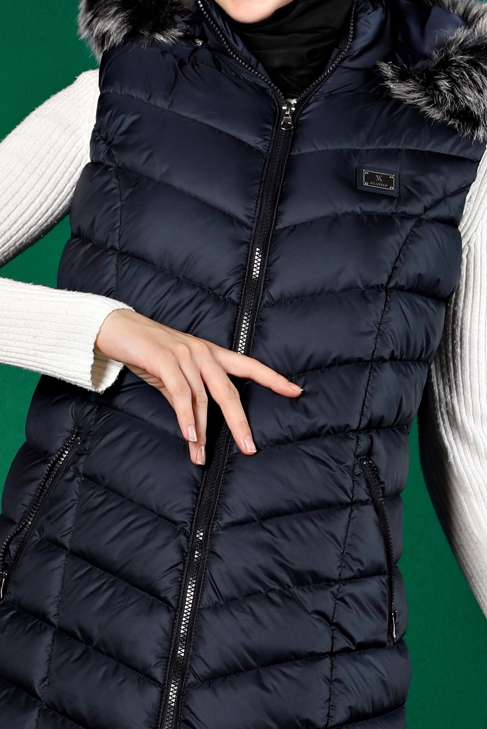 Tesettür giyim LACİVERT KAPÜŞONU KÜRKLÜ ŞİŞME YELEK 90337 