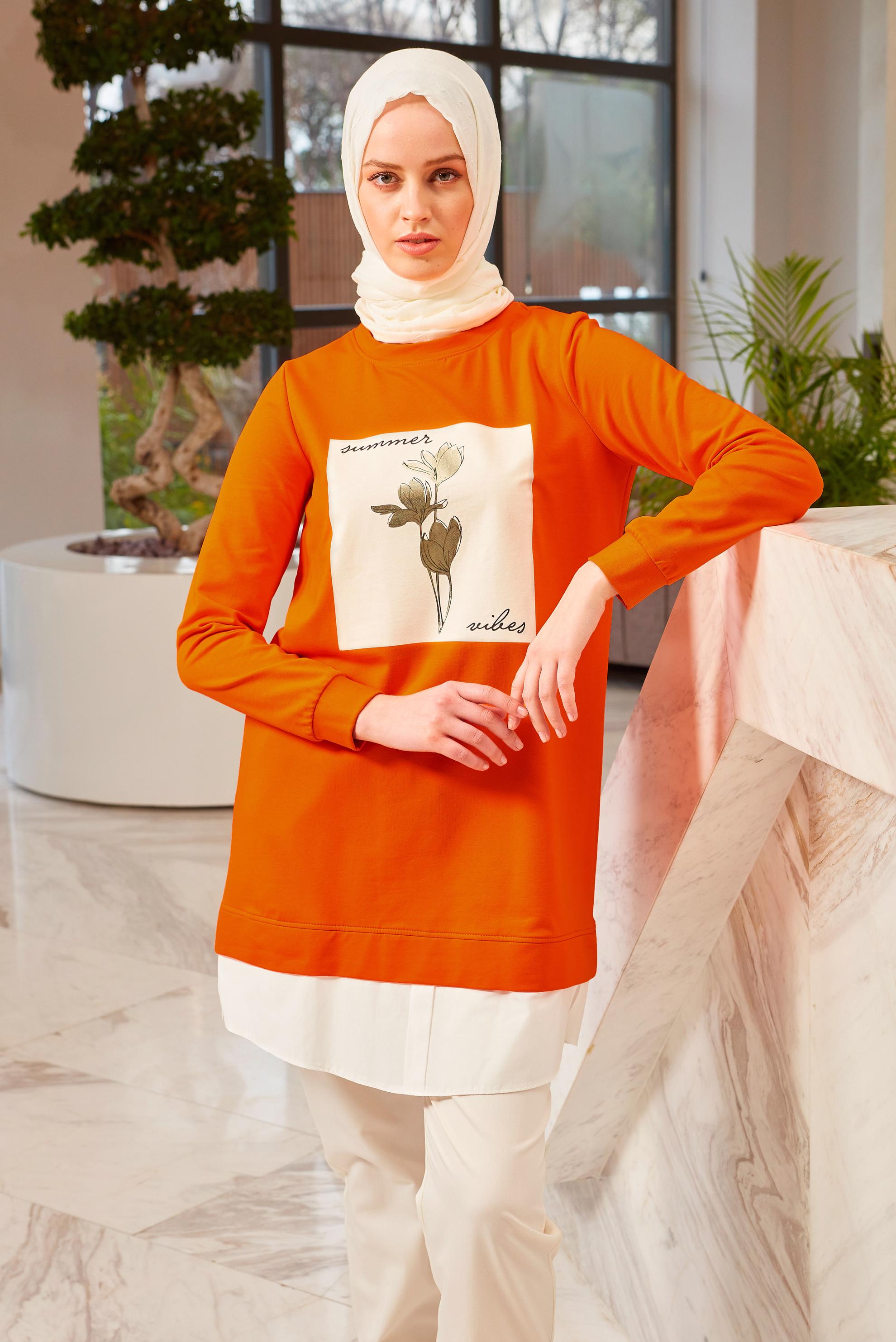 Tesettür giyim TURUNCU YAZI VE ÇİÇEK BASKILI EŞOFMAN TUNİK 43556