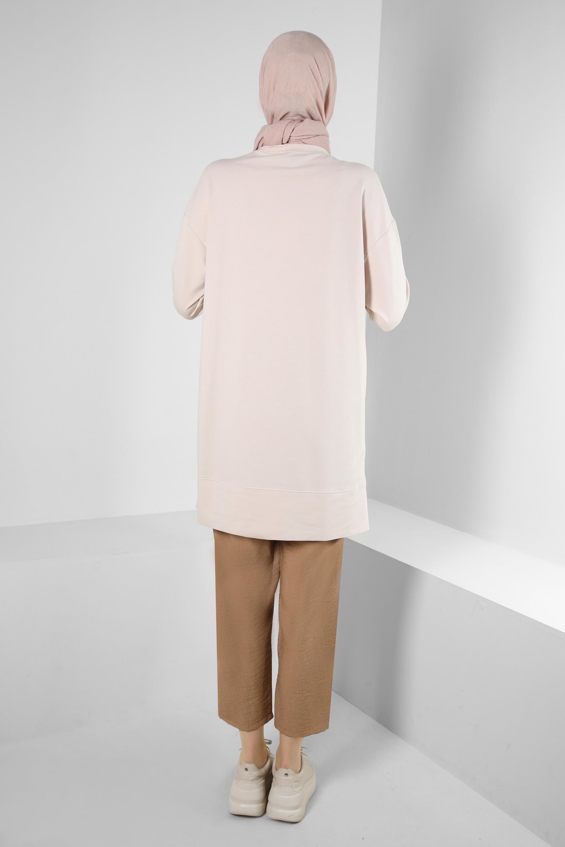 Tesettür giyim BEJ YAZI BASKILI DÜĞME DETAYLI EŞOFMAN TUNİK 43562