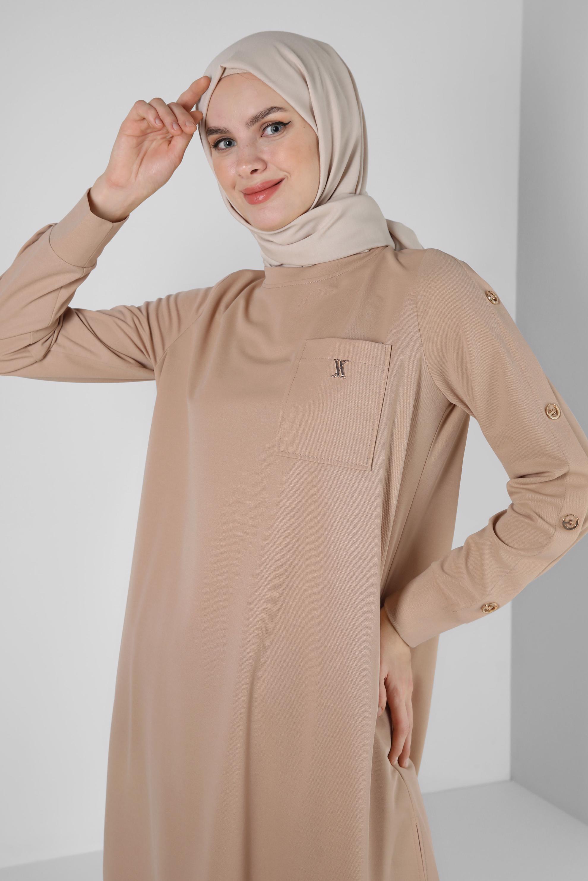 Tesettür giyim BEJ METAL AKSESUARLI CEPLİ EŞOFMAN TUNİK 43885